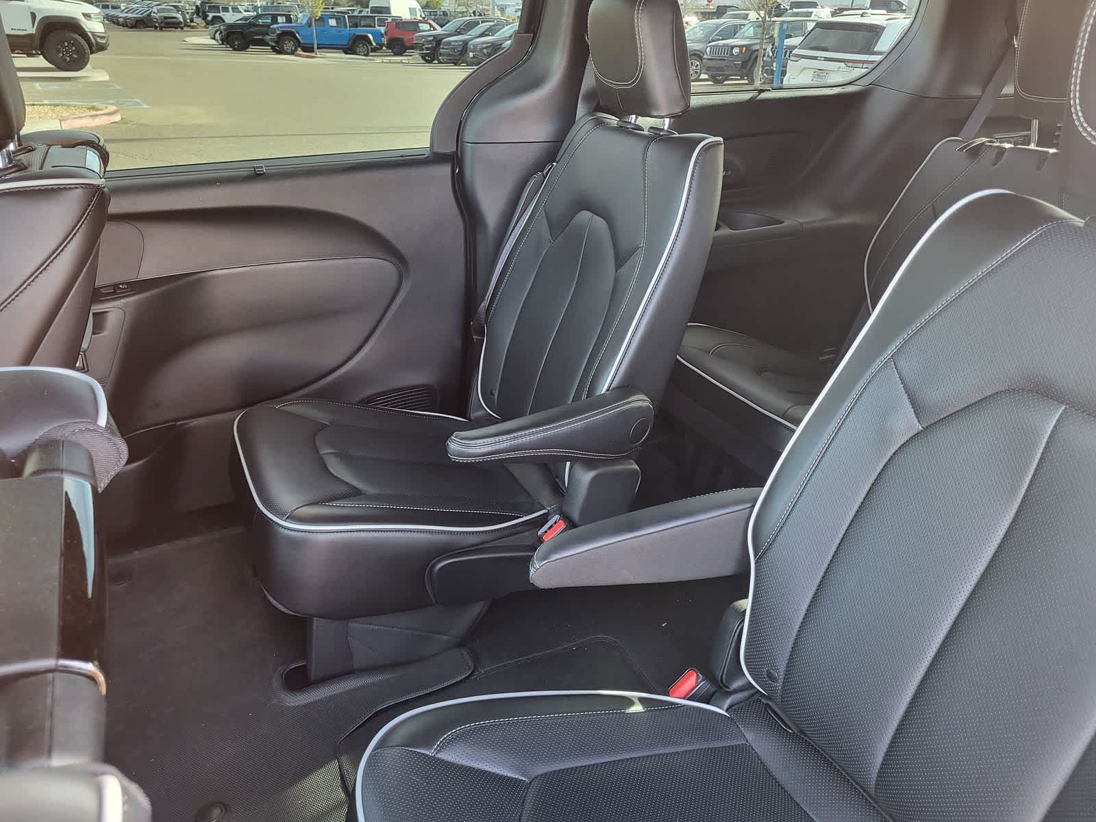 Thumbnail: 2023 Chrysler Pacifica - 27