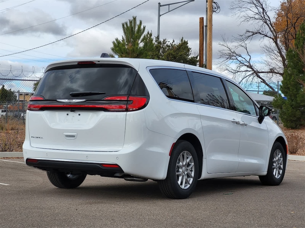 New 2026 Chrysler Pacifica Select Passenger Van