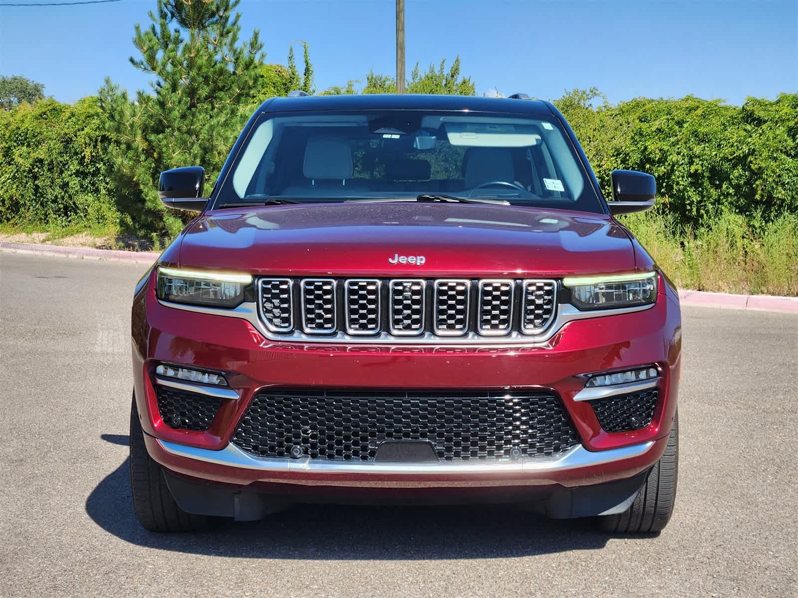 2022 Jeep Grand Cherokee Summit photo 2