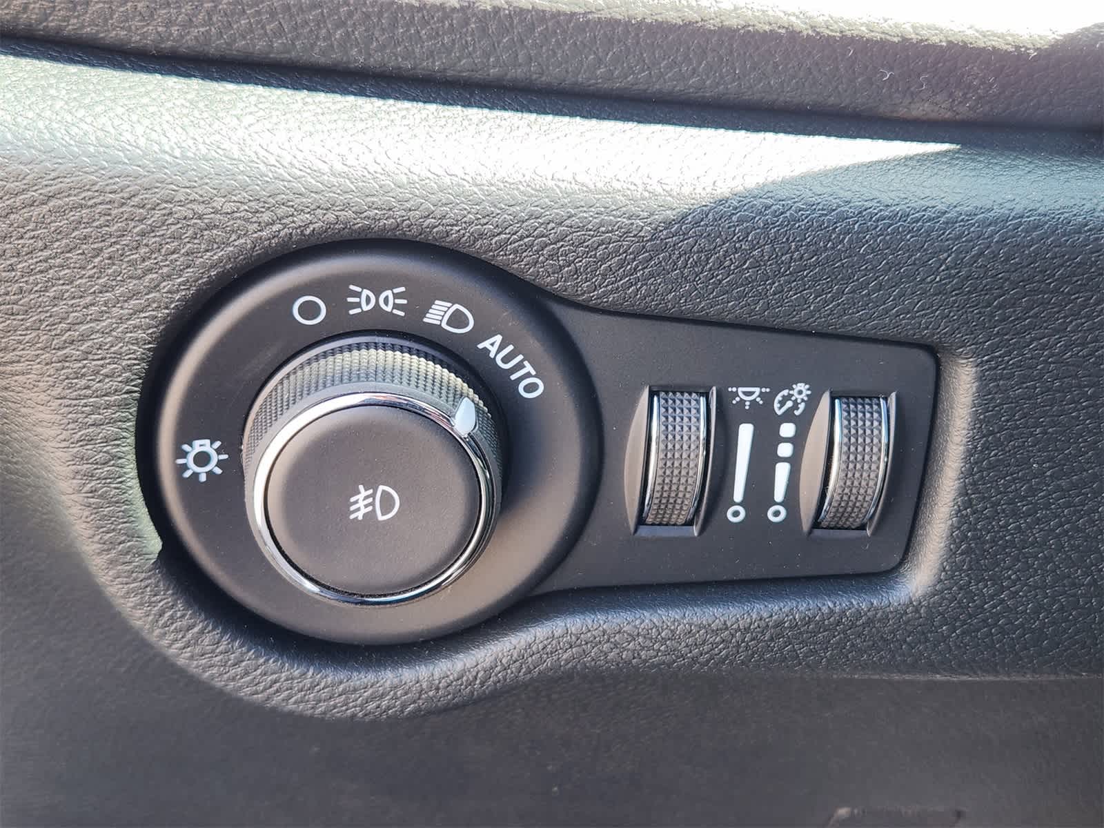 Thumbnail: 2025 Chrysler Pacifica - 18