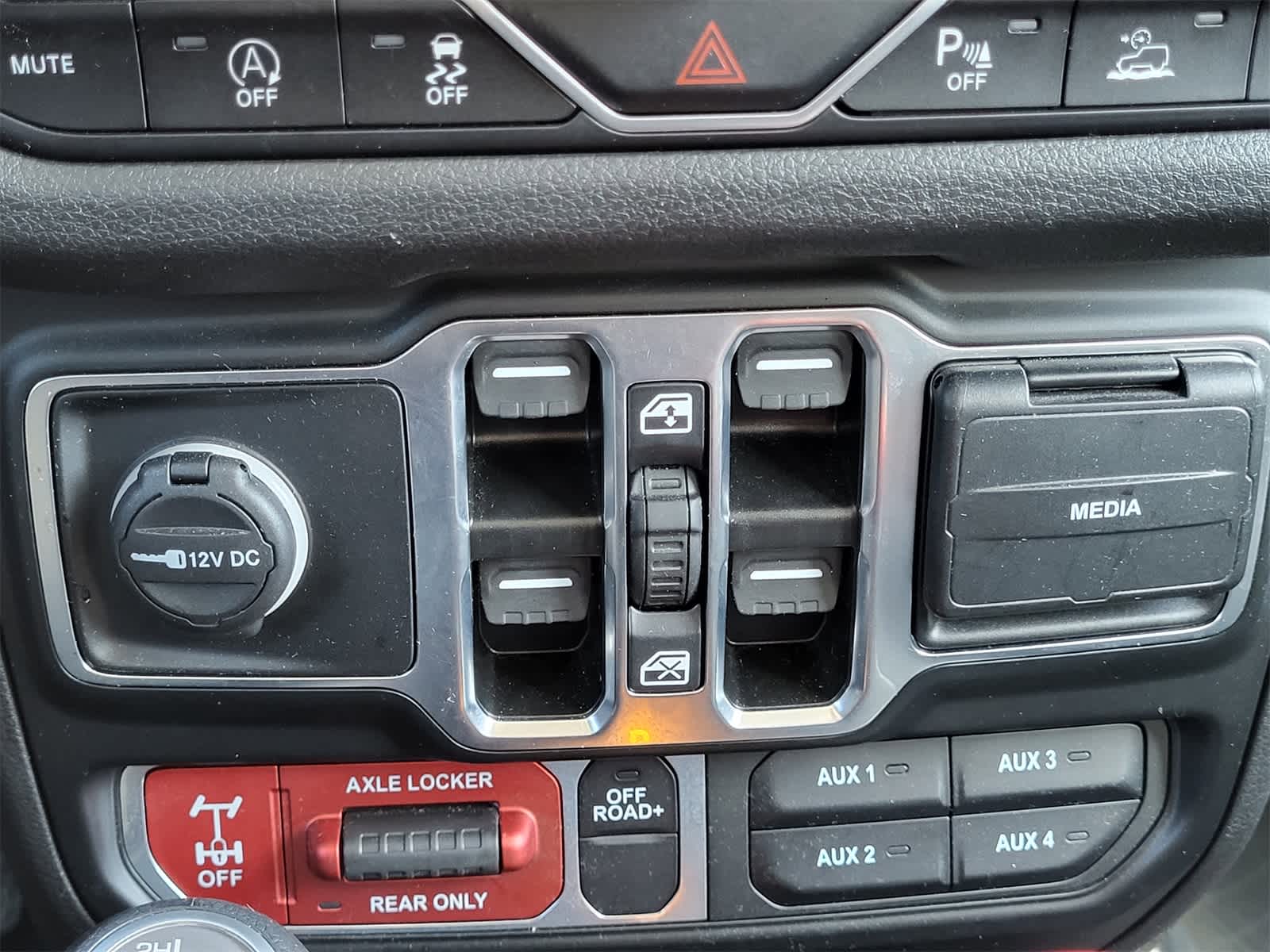 Thumbnail: 2024 Jeep Wrangler - 21