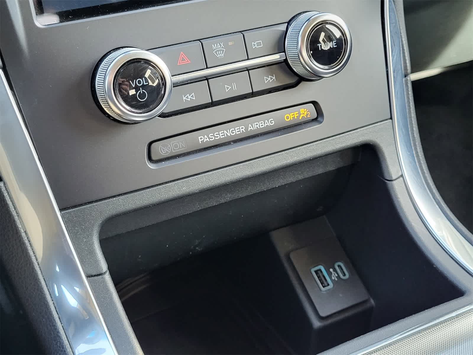 Thumbnail: 2024 Ford Edge - 17