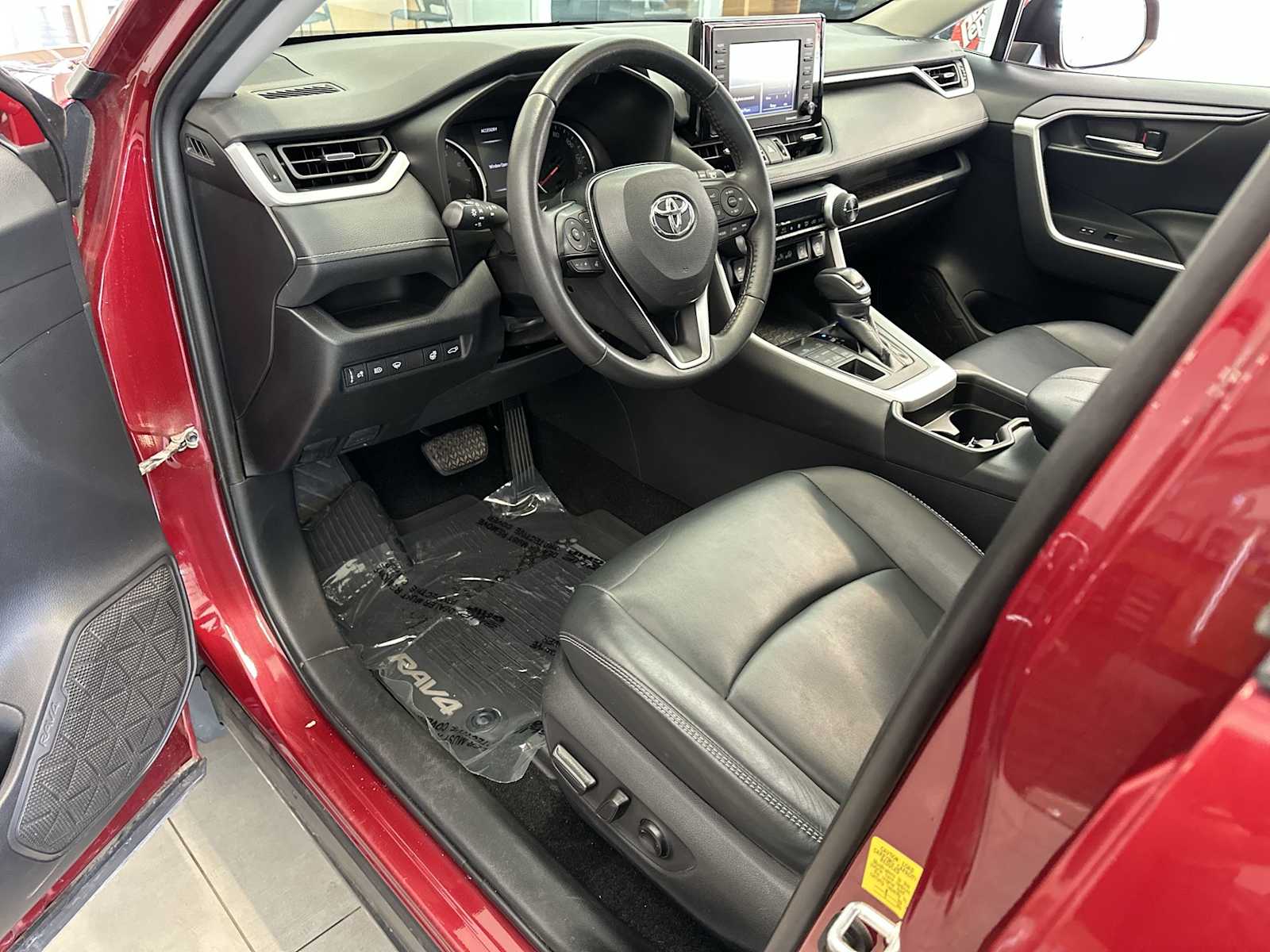 Thumbnail: 2020 Toyota RAV4 - 9