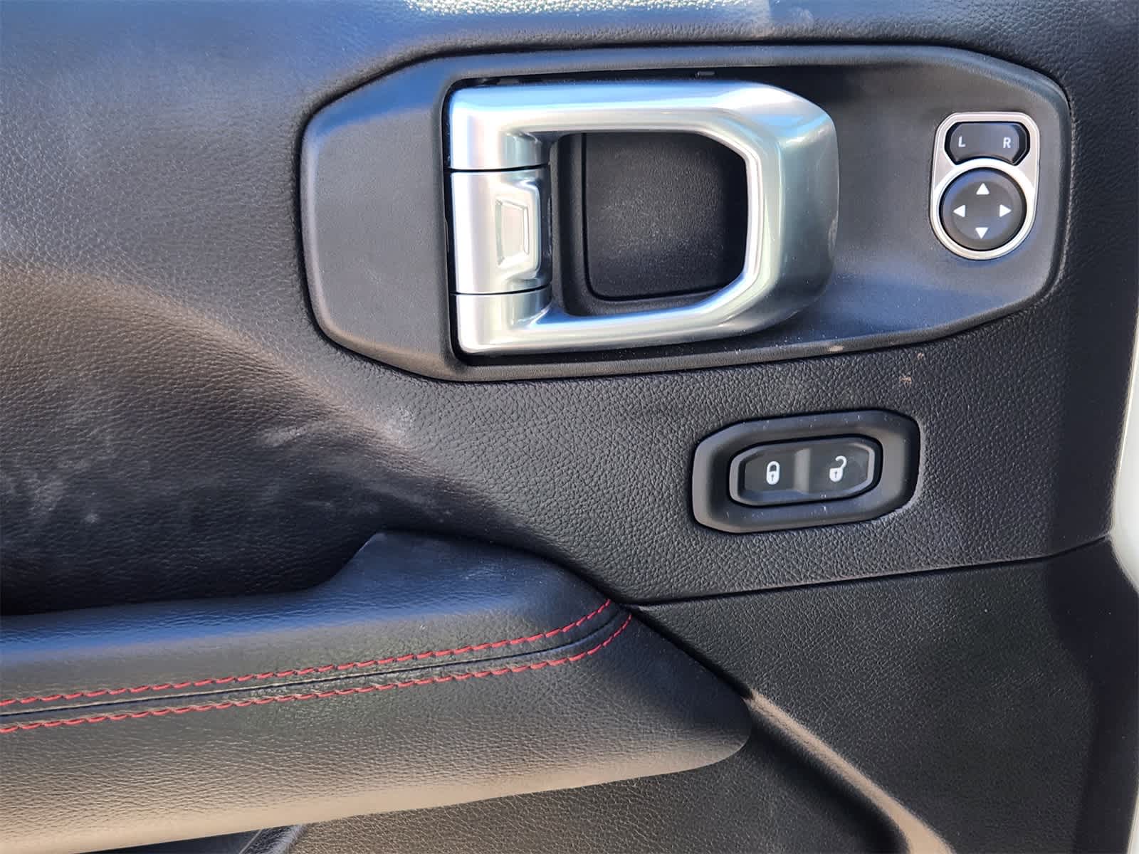 Thumbnail: 2022 Jeep Wrangler - 14