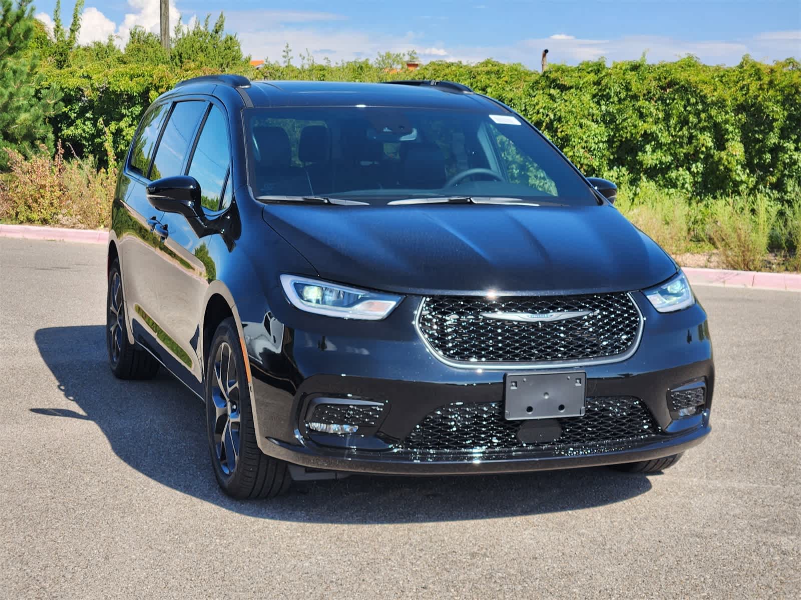 Thumbnail: 2026 Chrysler Pacifica - 27