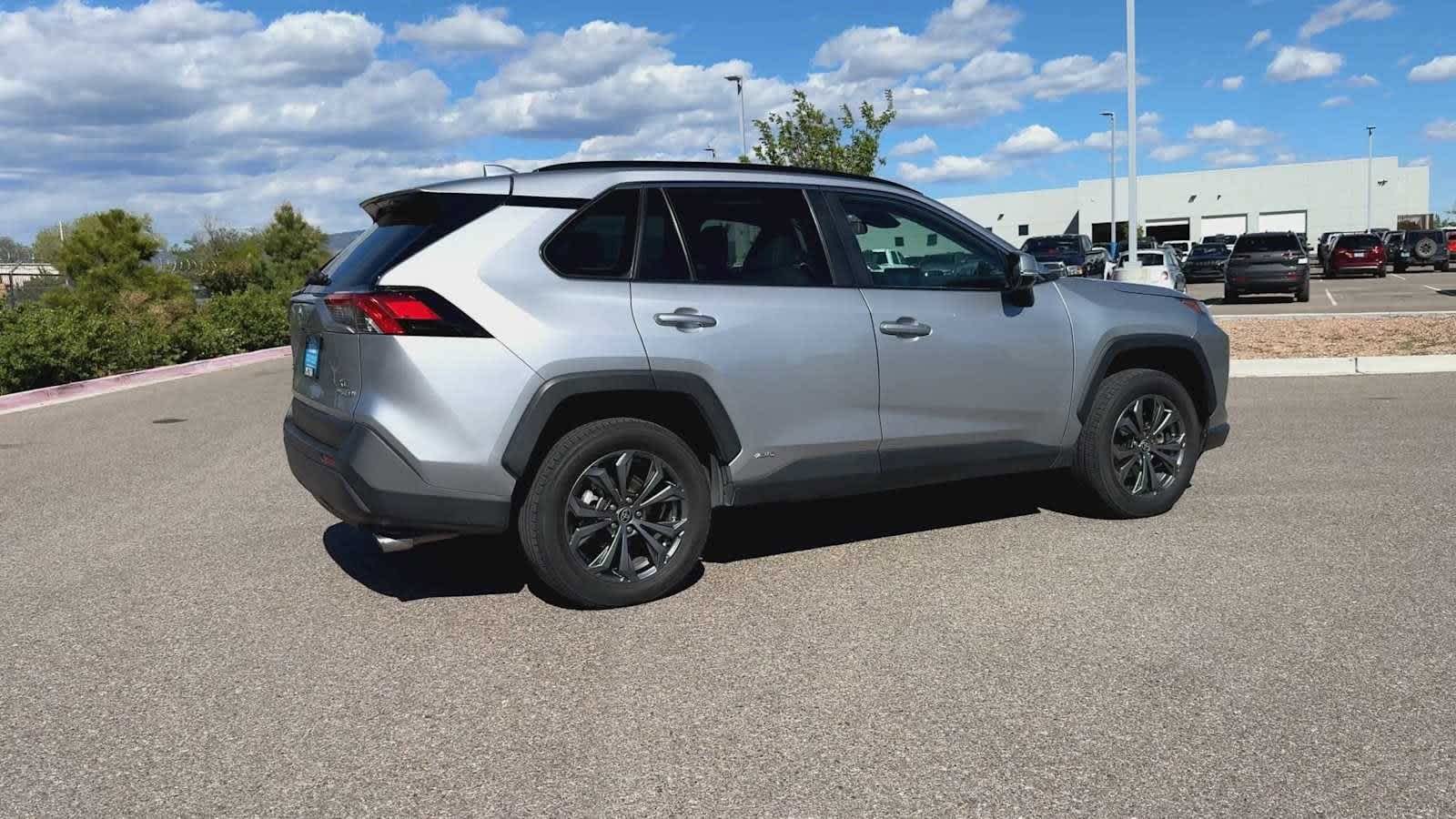 Thumbnail: 2022 Toyota RAV4 - 8