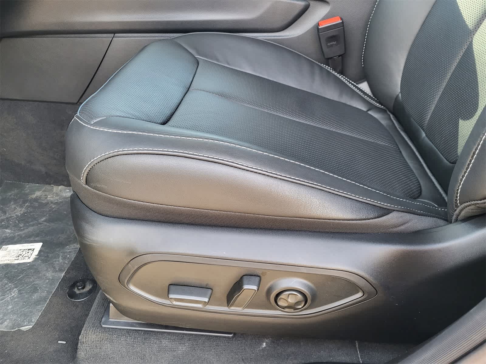 Thumbnail: 2026 Jeep Grand Cherokee - 17