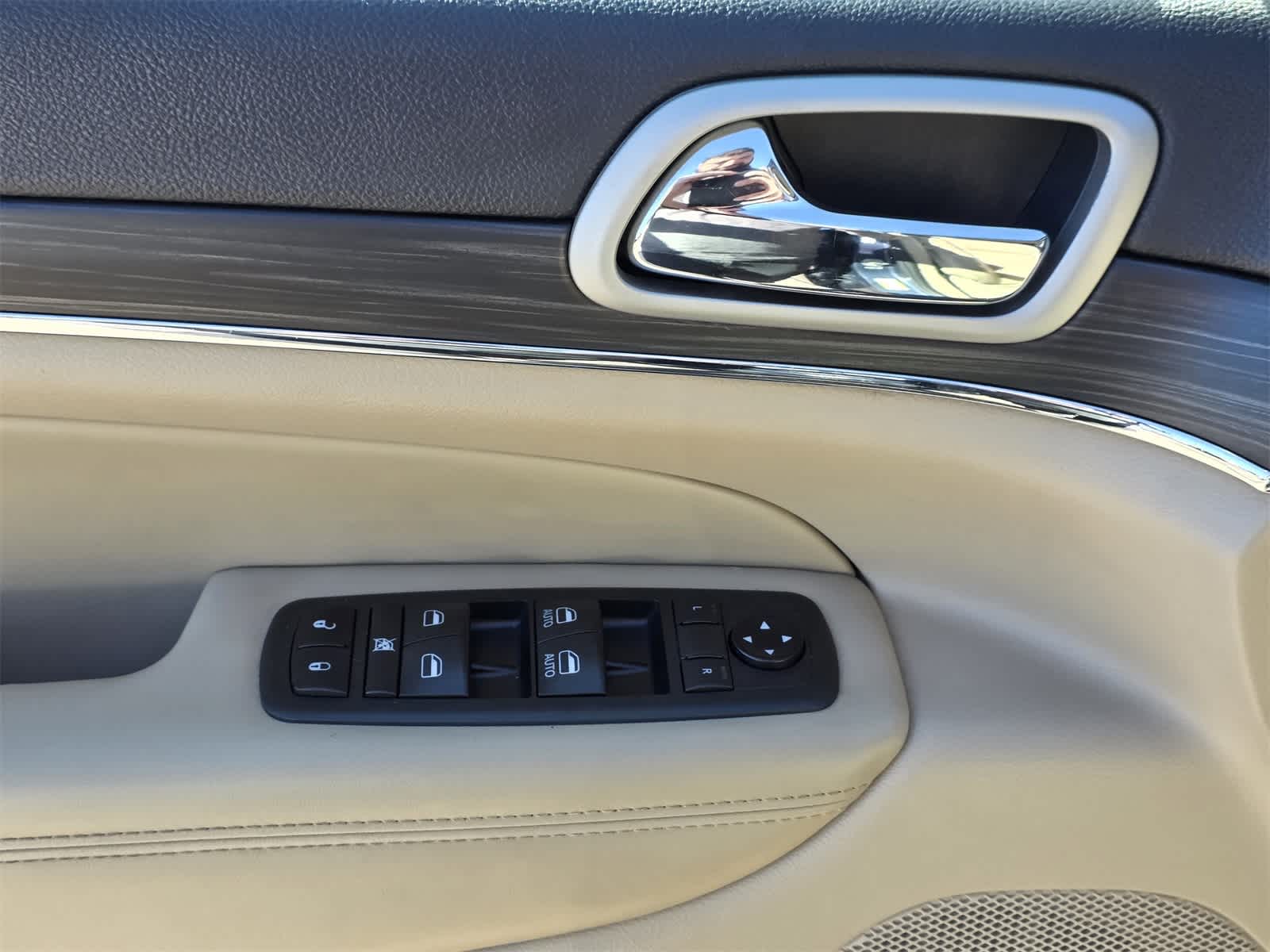 Thumbnail: 2021 Jeep Grand Cherokee - 16