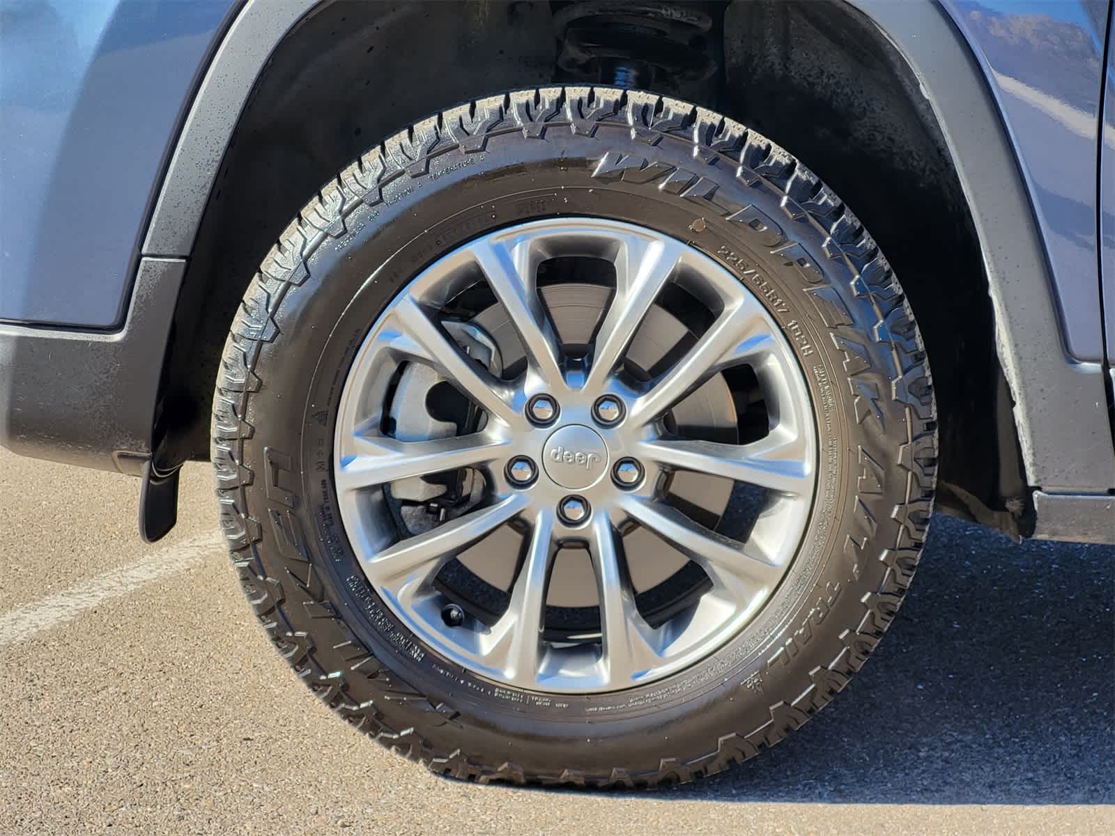 Thumbnail: 2021 Jeep Cherokee - 10