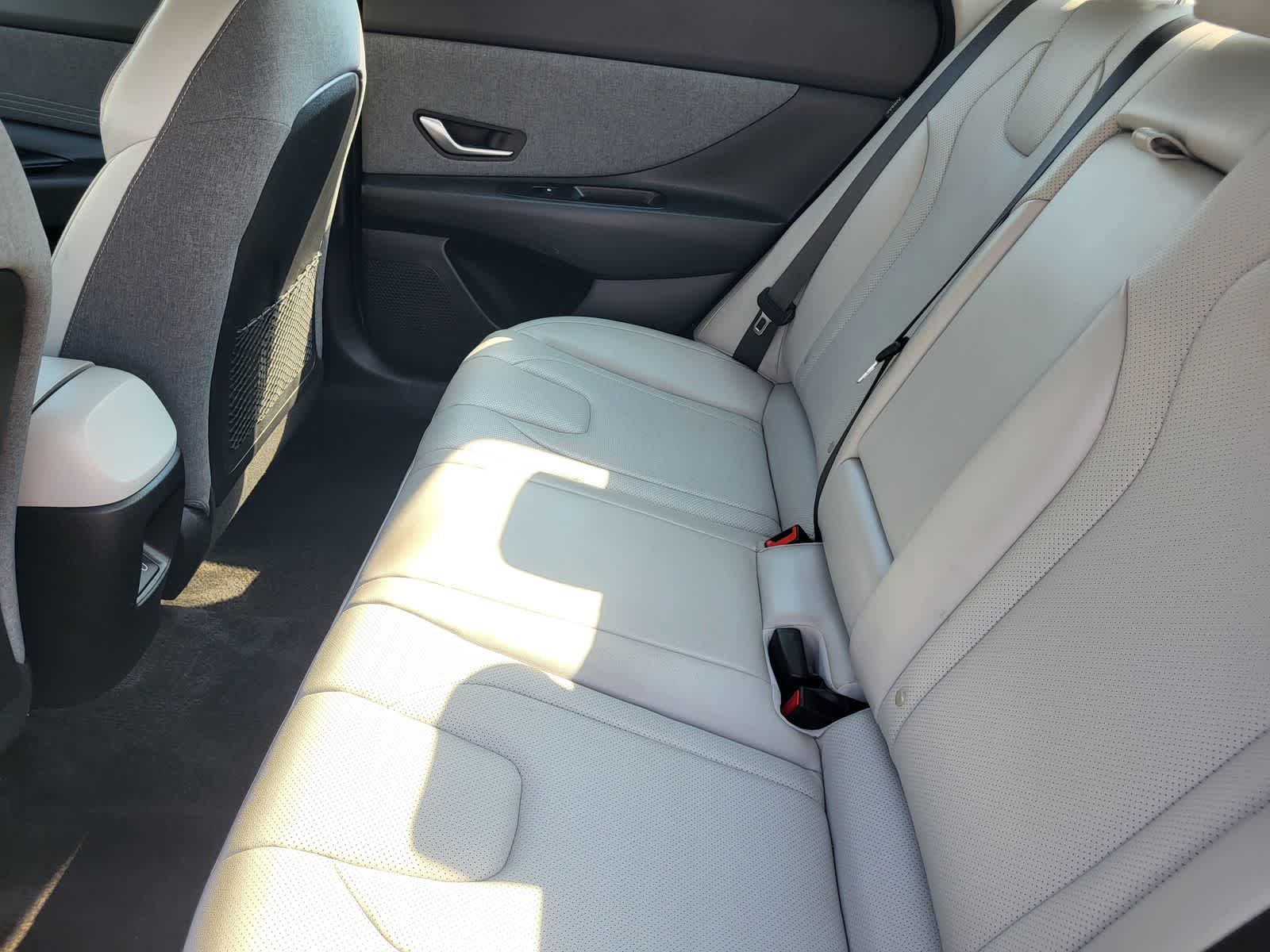 2025 Hyundai Elantra Limited - Photo 29