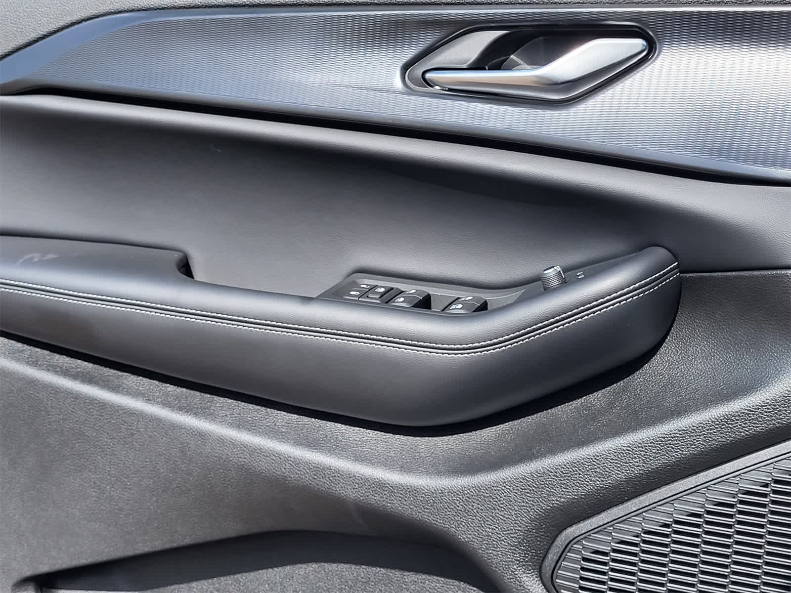 Thumbnail: 2025 Jeep Grand Cherokee L - 16