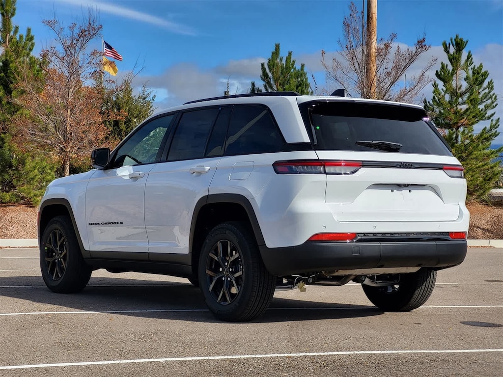 New 2025 Jeep Grand Cherokee Laredo Sport Utility