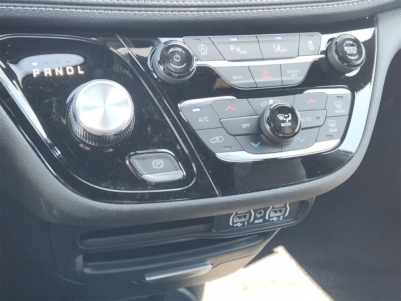 Thumbnail: 2025 Chrysler Pacifica - 16