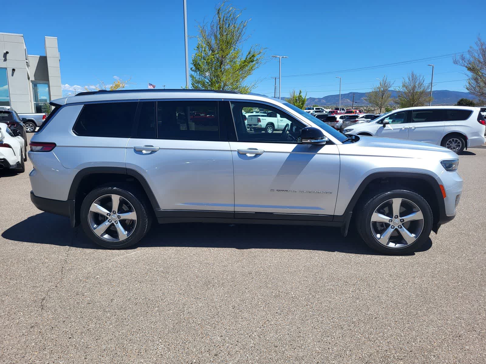 Thumbnail: 2021 Jeep Grand Cherokee L - 4