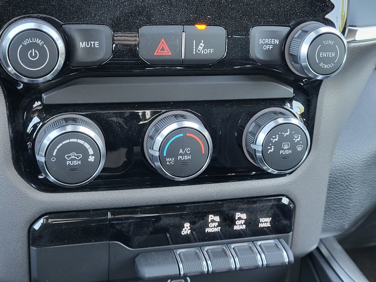Thumbnail: 2026 RAM 1500 - 18
