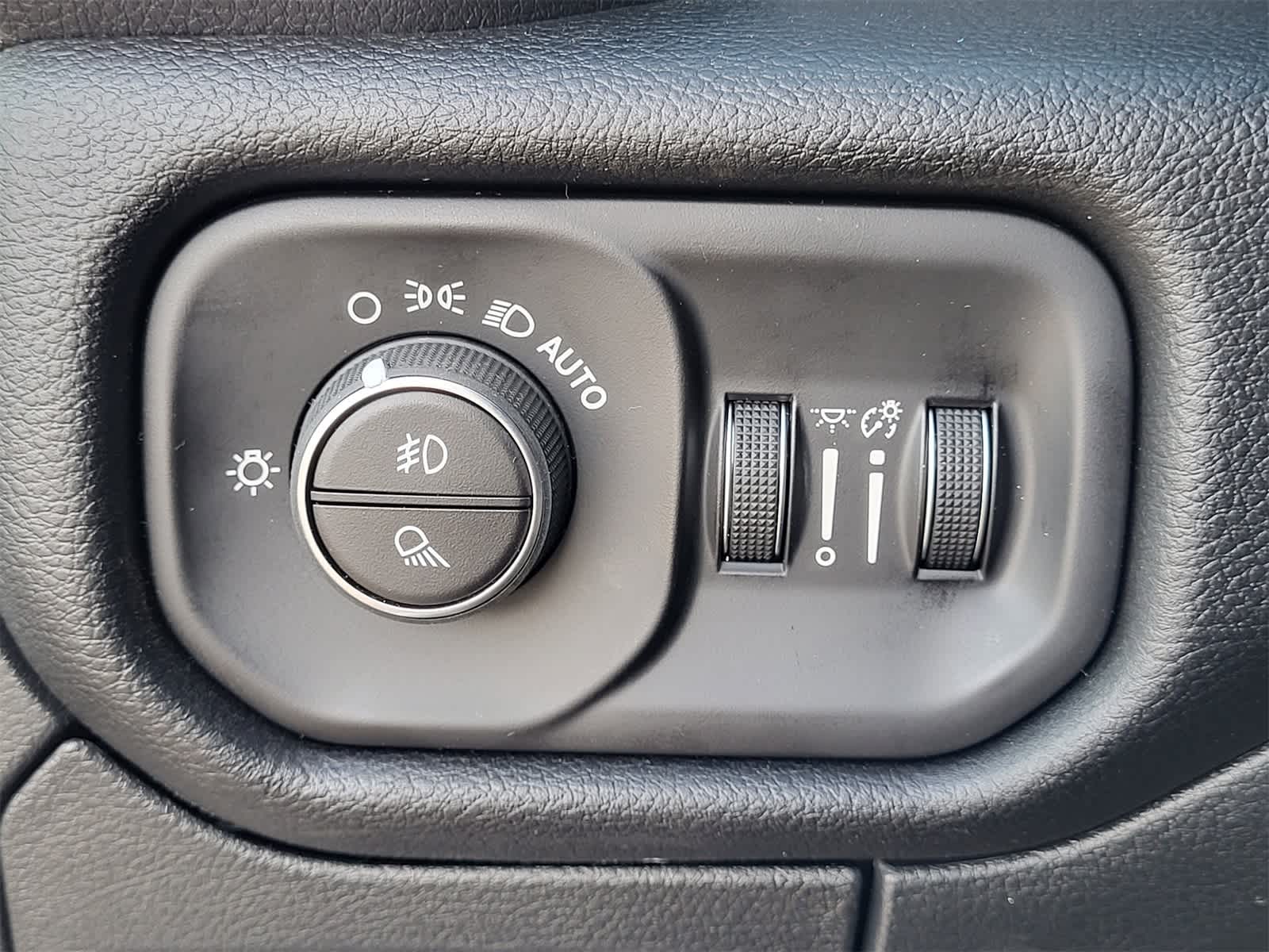 Thumbnail: 2026 RAM 1500 - 15