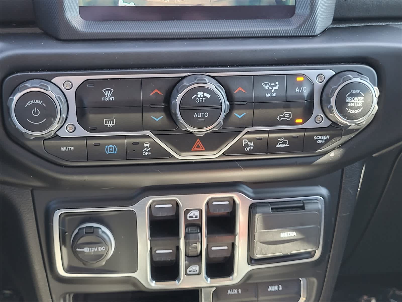 Thumbnail: 2021 Jeep Wrangler - 21