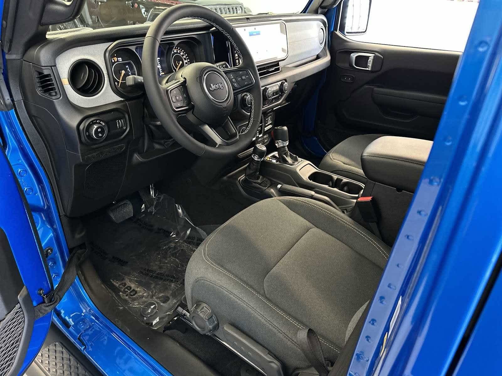 Thumbnail: 2025 Jeep Gladiator - 12