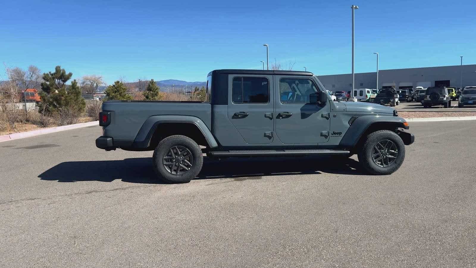 Thumbnail: 2025 Jeep Gladiator - 9