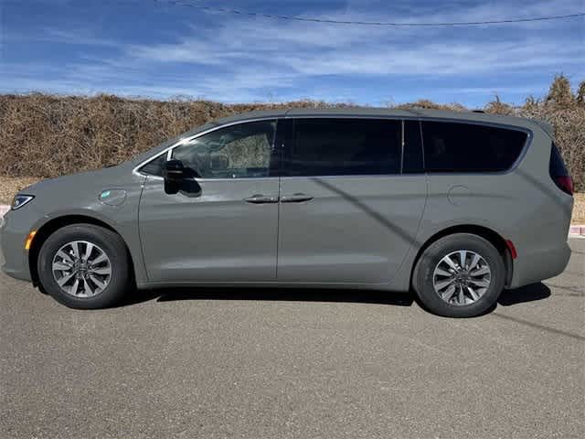 Thumbnail: 2025 Chrysler Pacifica - 11