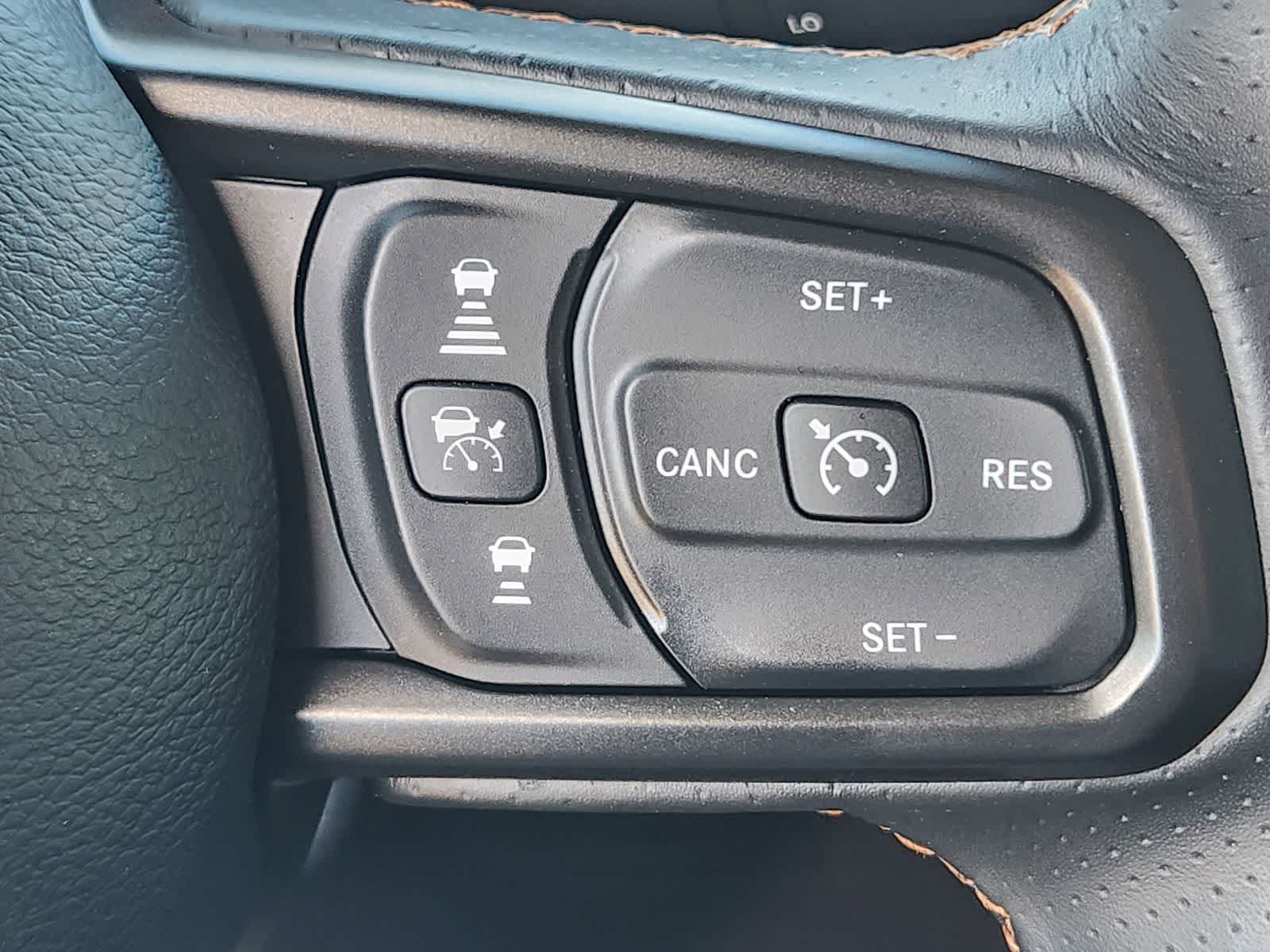 Thumbnail: 2024 Jeep Gladiator - 17