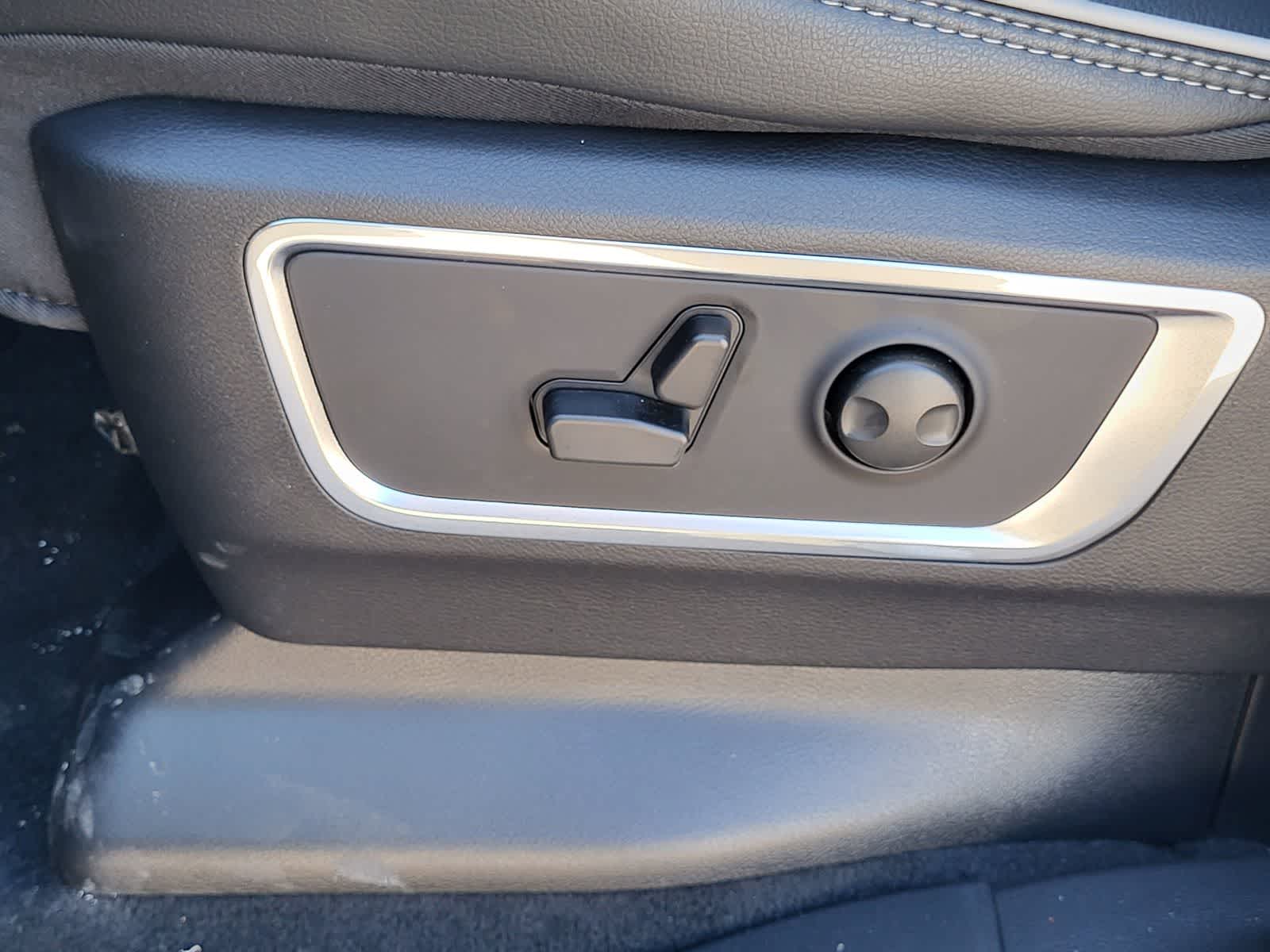 Thumbnail: 2026 RAM 1500 - 10