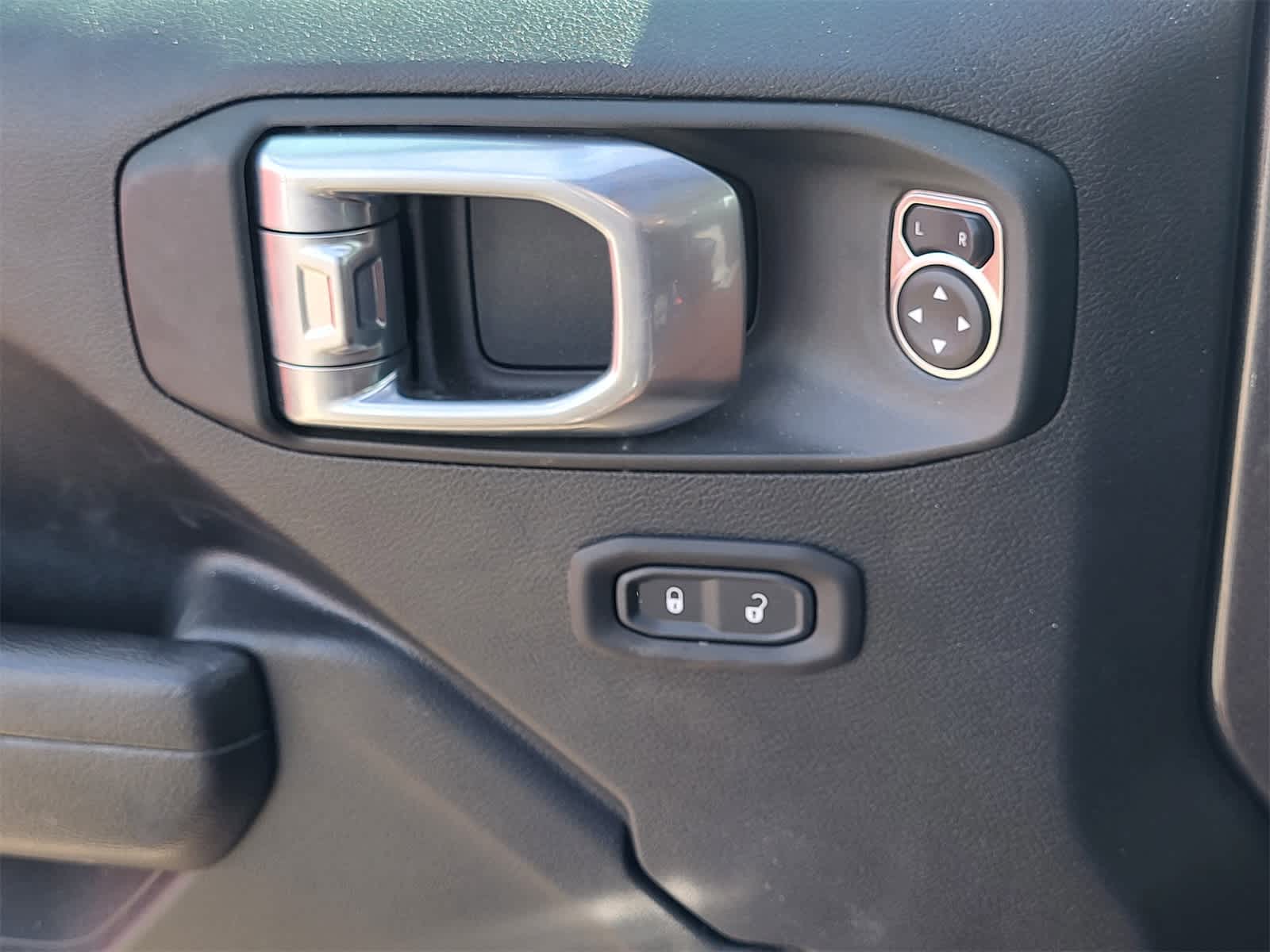 Thumbnail: 2023 Jeep Gladiator - 12