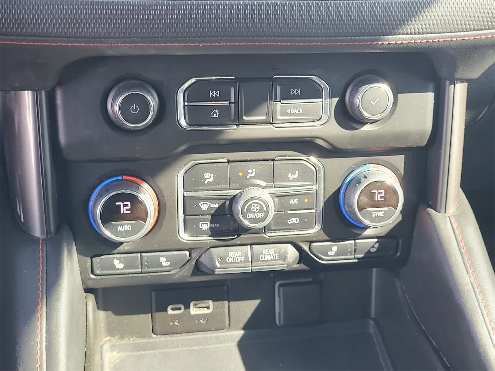 Thumbnail: 2022 Chevrolet Suburban - 24