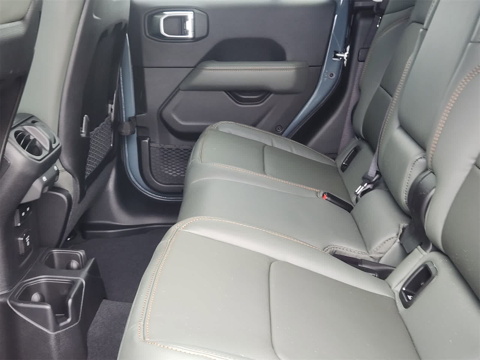 Thumbnail: 2025 Jeep Gladiator - 24