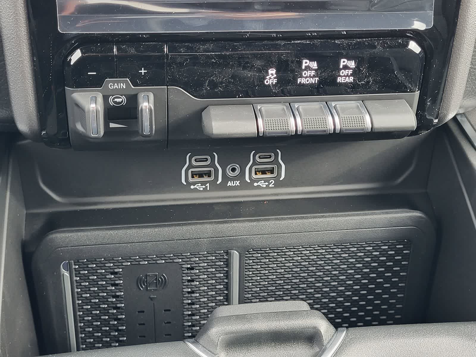 Thumbnail: 2026 RAM 1500 - 18