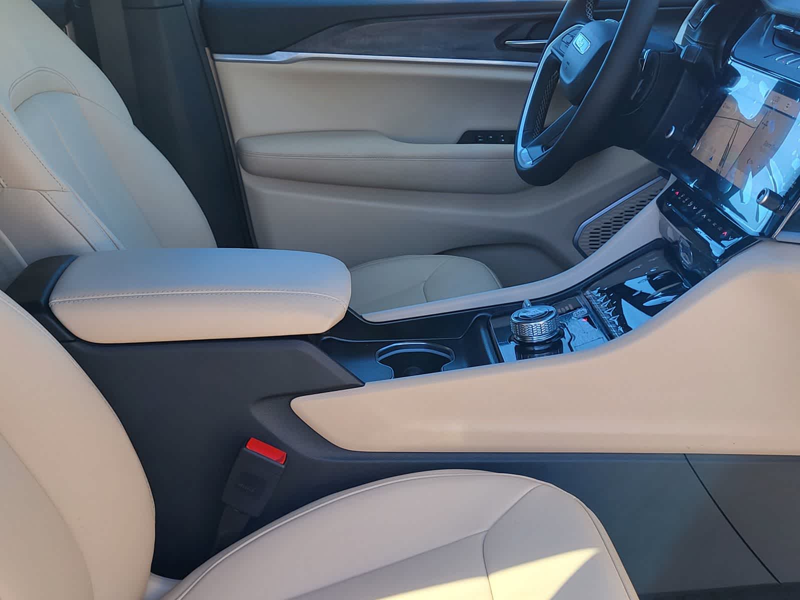 Thumbnail: 2026 Jeep Grand Cherokee - 23