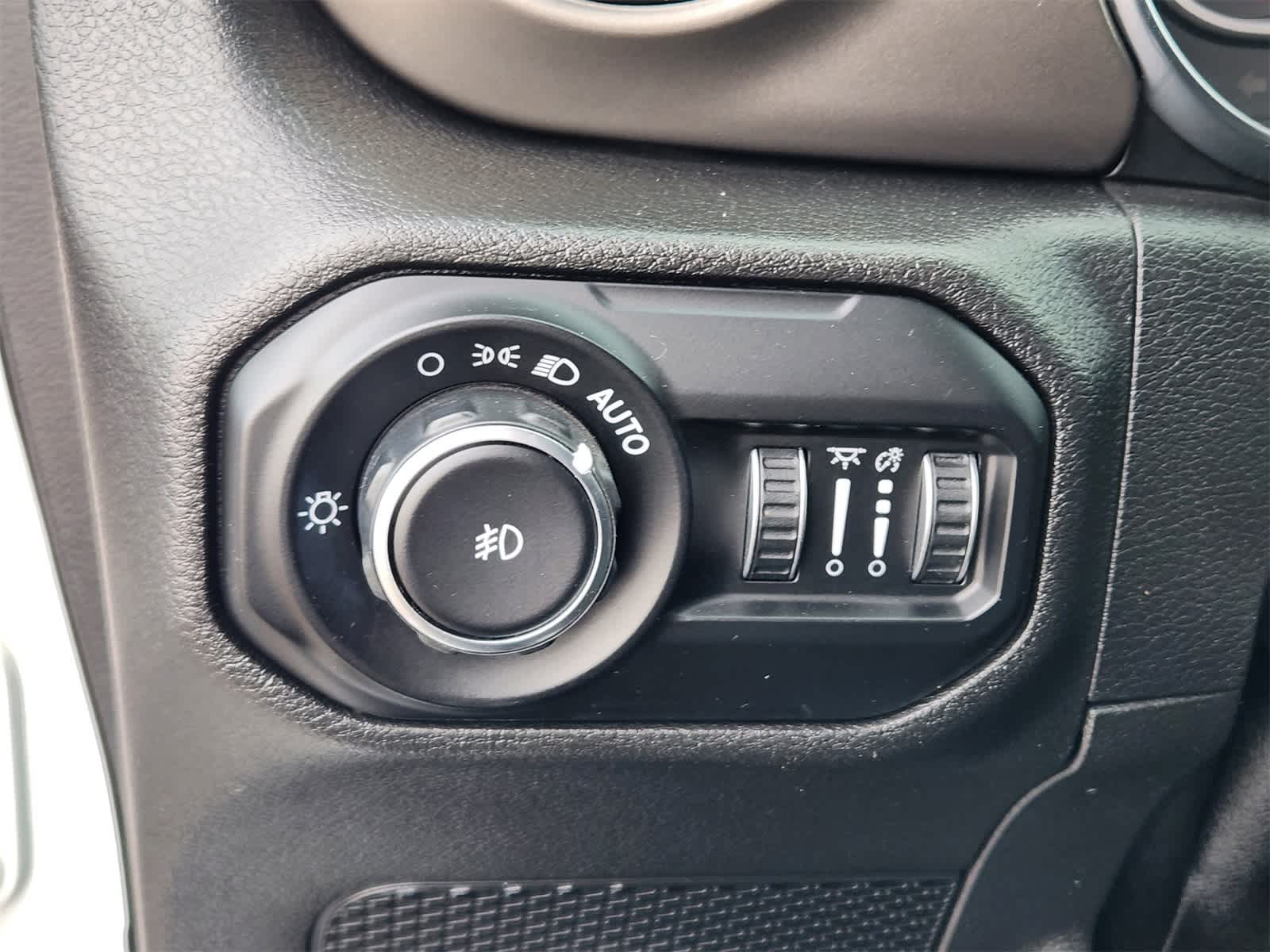 Thumbnail: 2021 Jeep Wrangler - 15