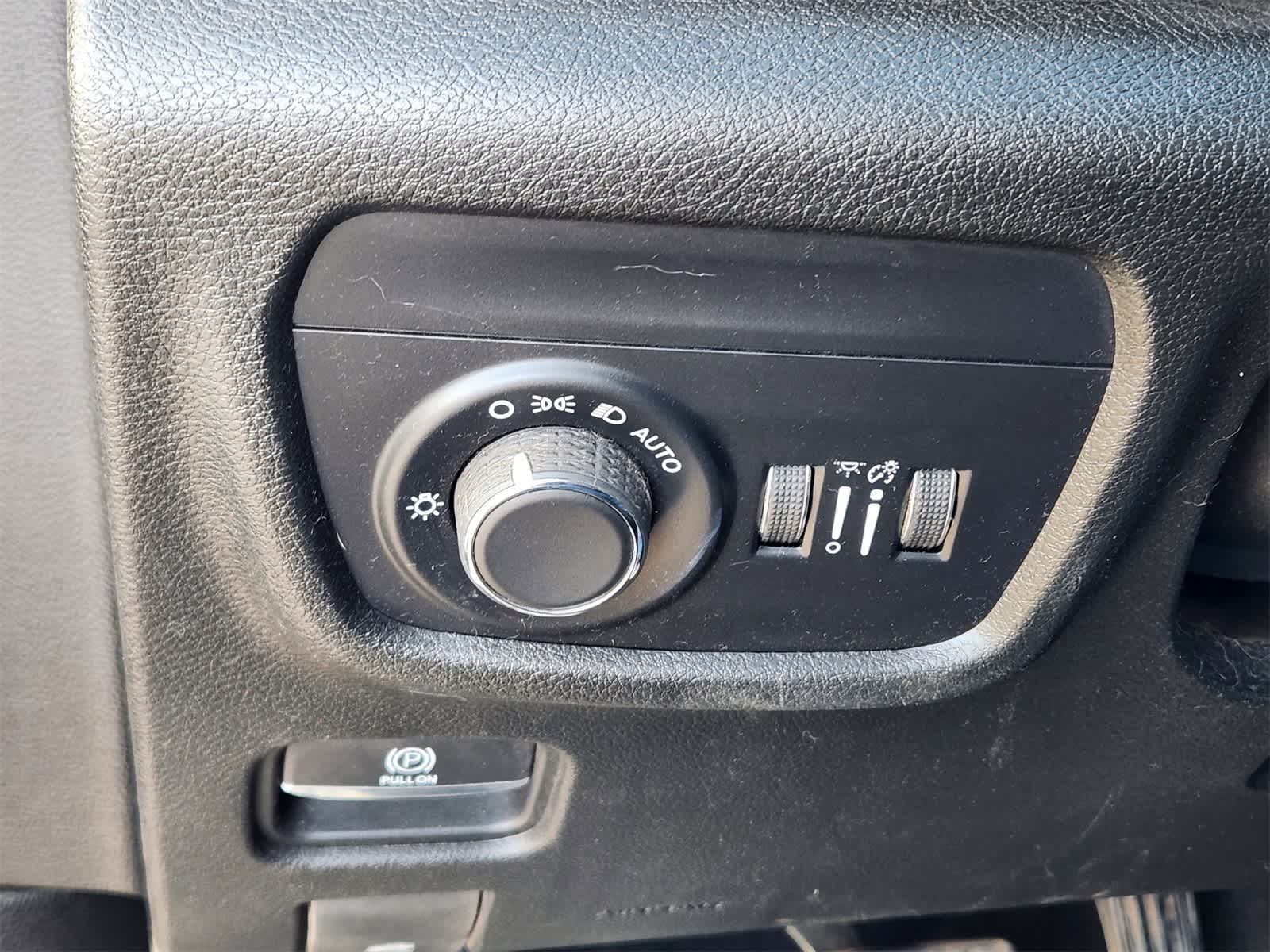 Thumbnail: 2023 Jeep Grand Cherokee - 10