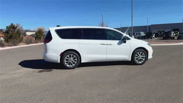 Thumbnail: 2025 Chrysler Pacifica - 9