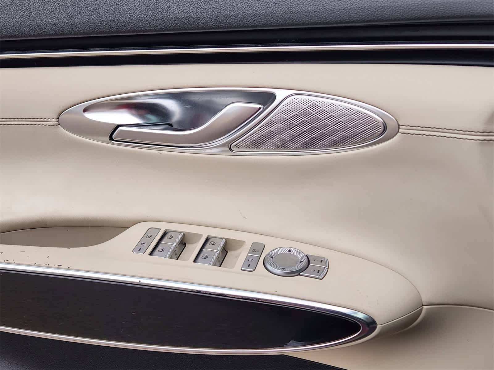 Thumbnail: 2022 Genesis GV70 - 16