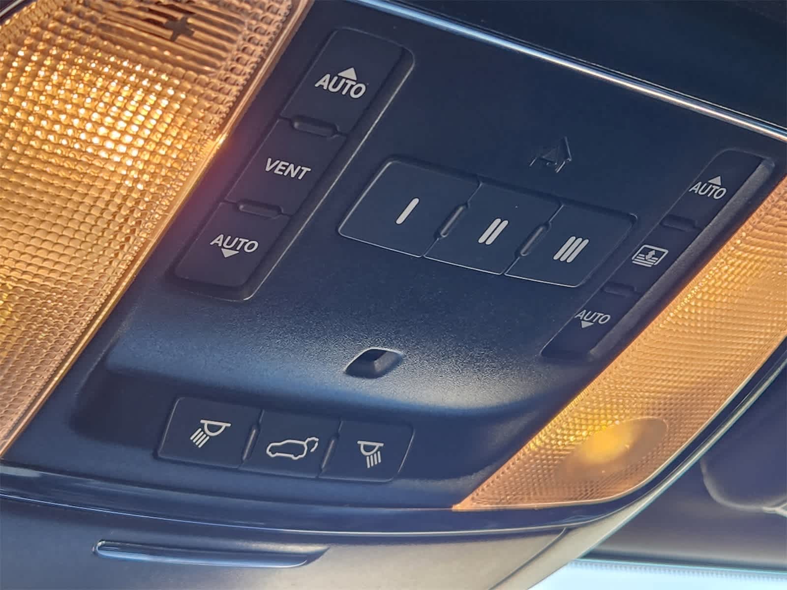 Thumbnail: 2021 Jeep Grand Cherokee - 24