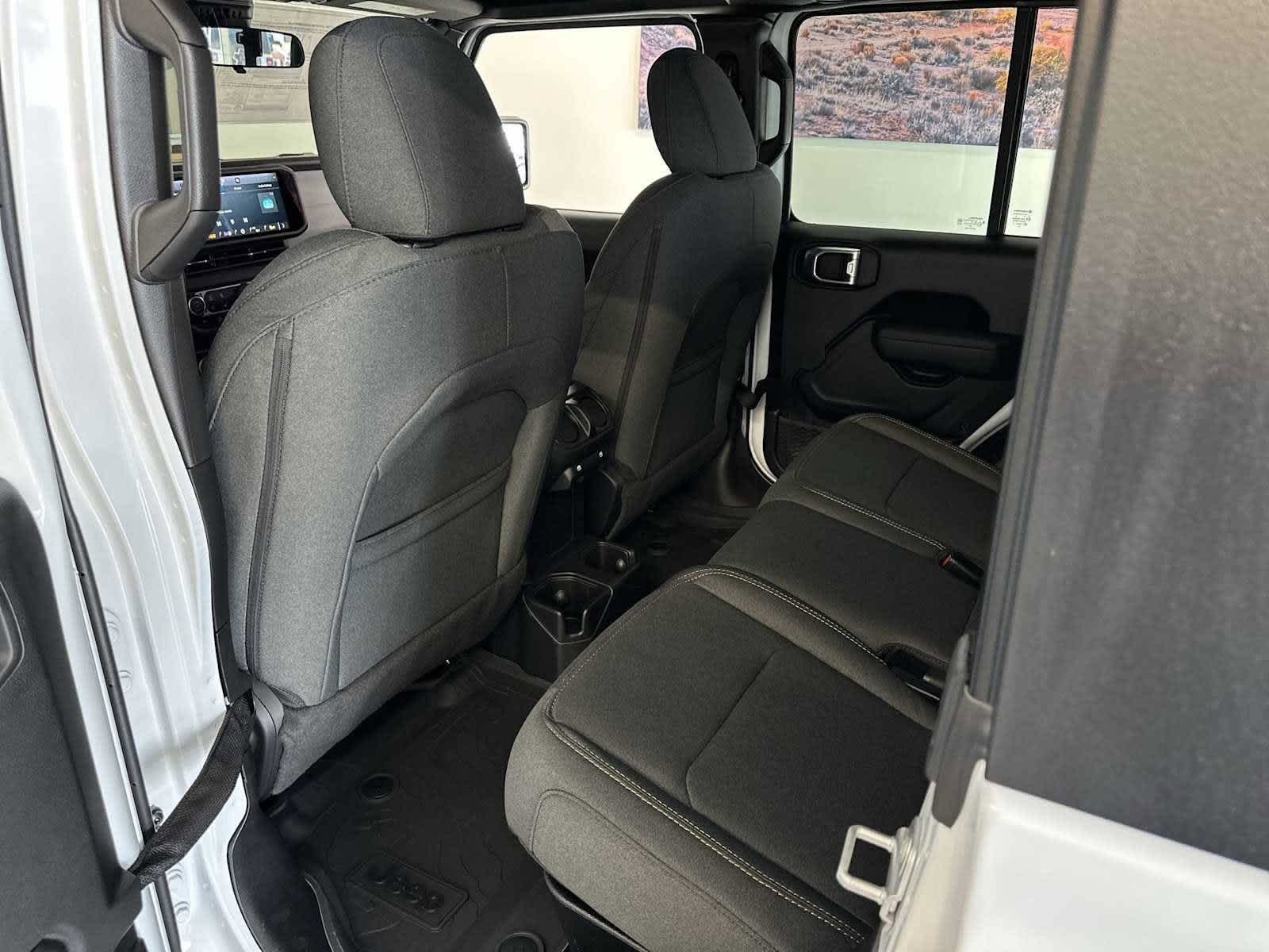 Thumbnail: 2025 Jeep Gladiator - 21