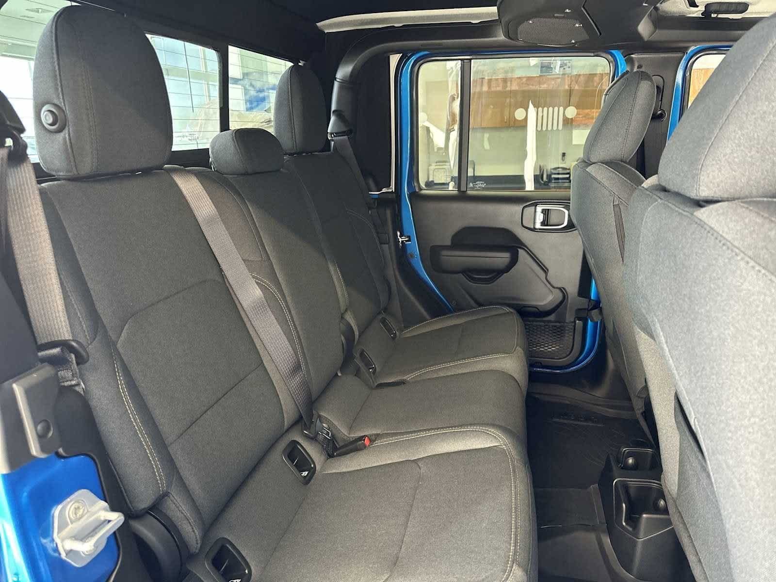 Thumbnail: 2025 Jeep Gladiator - 22