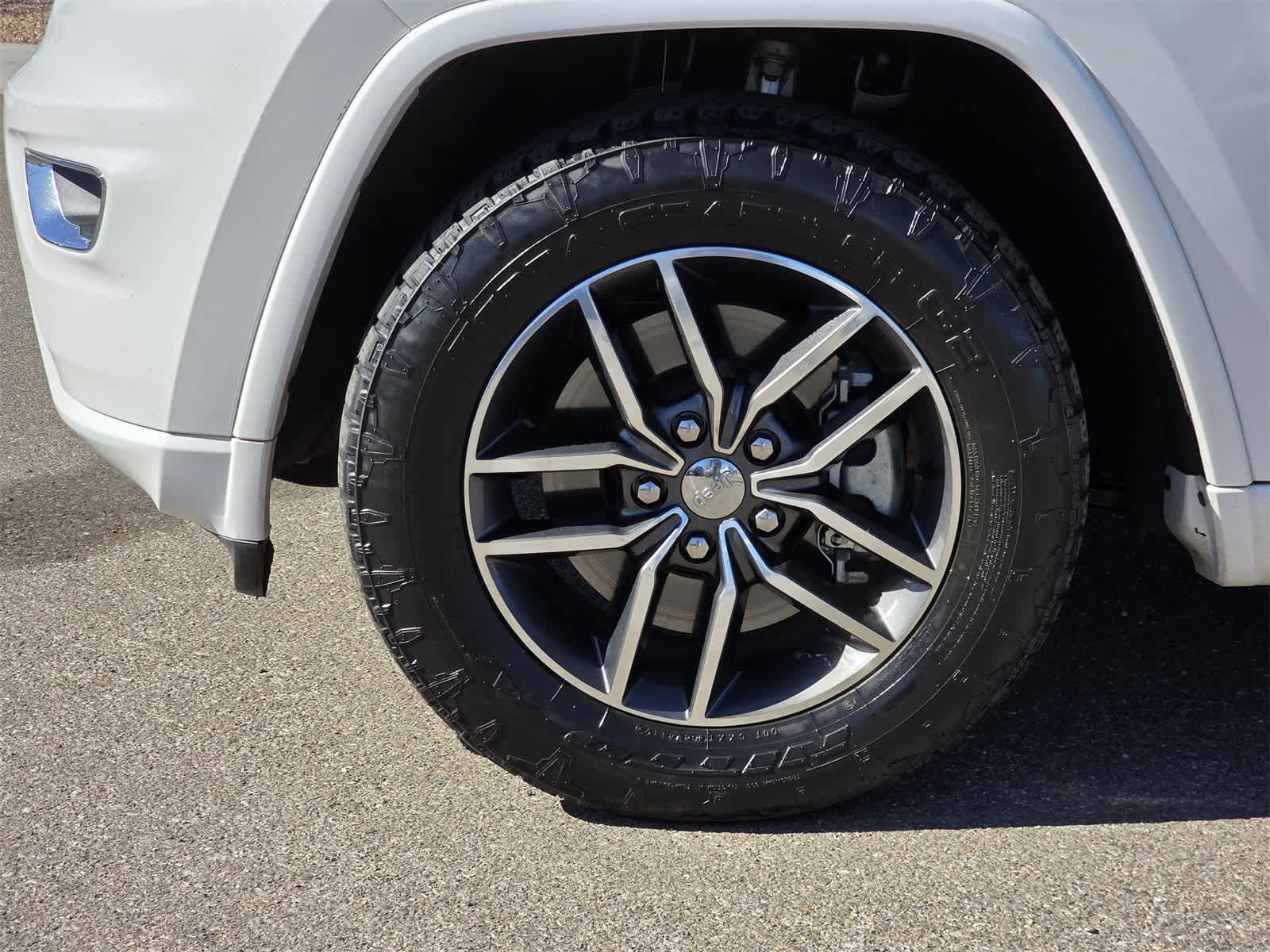 Thumbnail: 2018 Jeep Grand Cherokee - 5