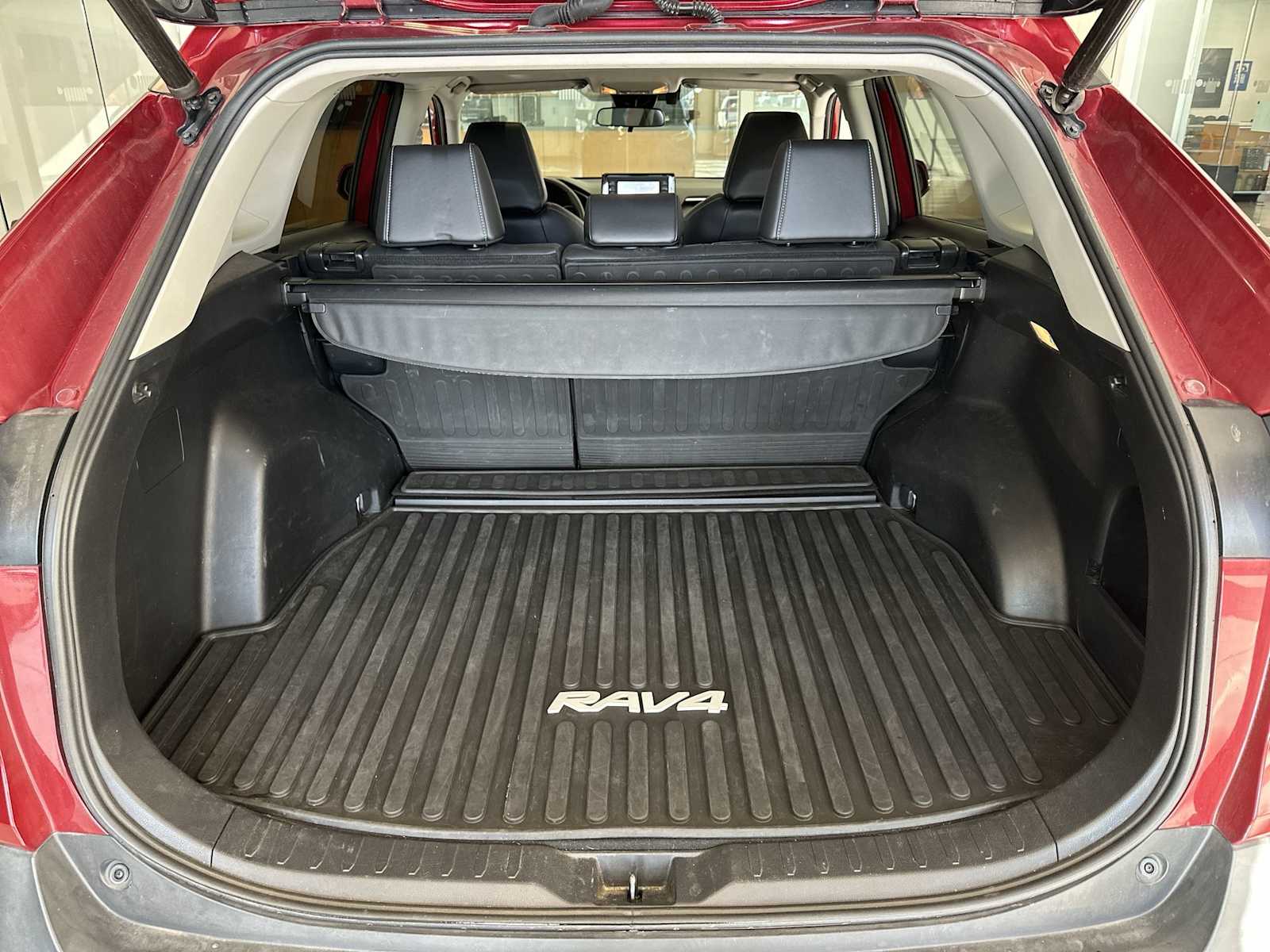 Thumbnail: 2020 Toyota RAV4 - 25