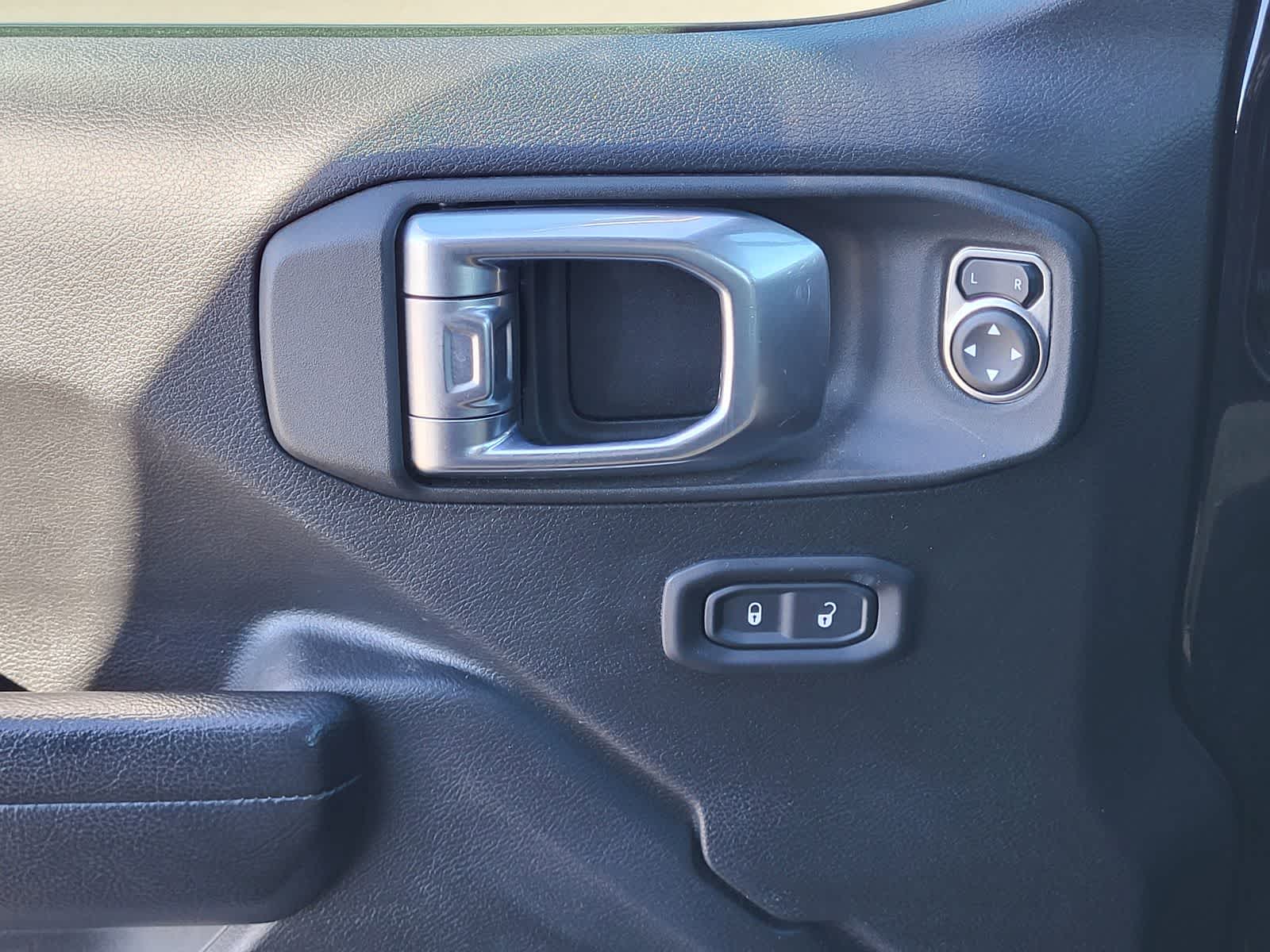 Thumbnail: 2022 Jeep Gladiator - 14