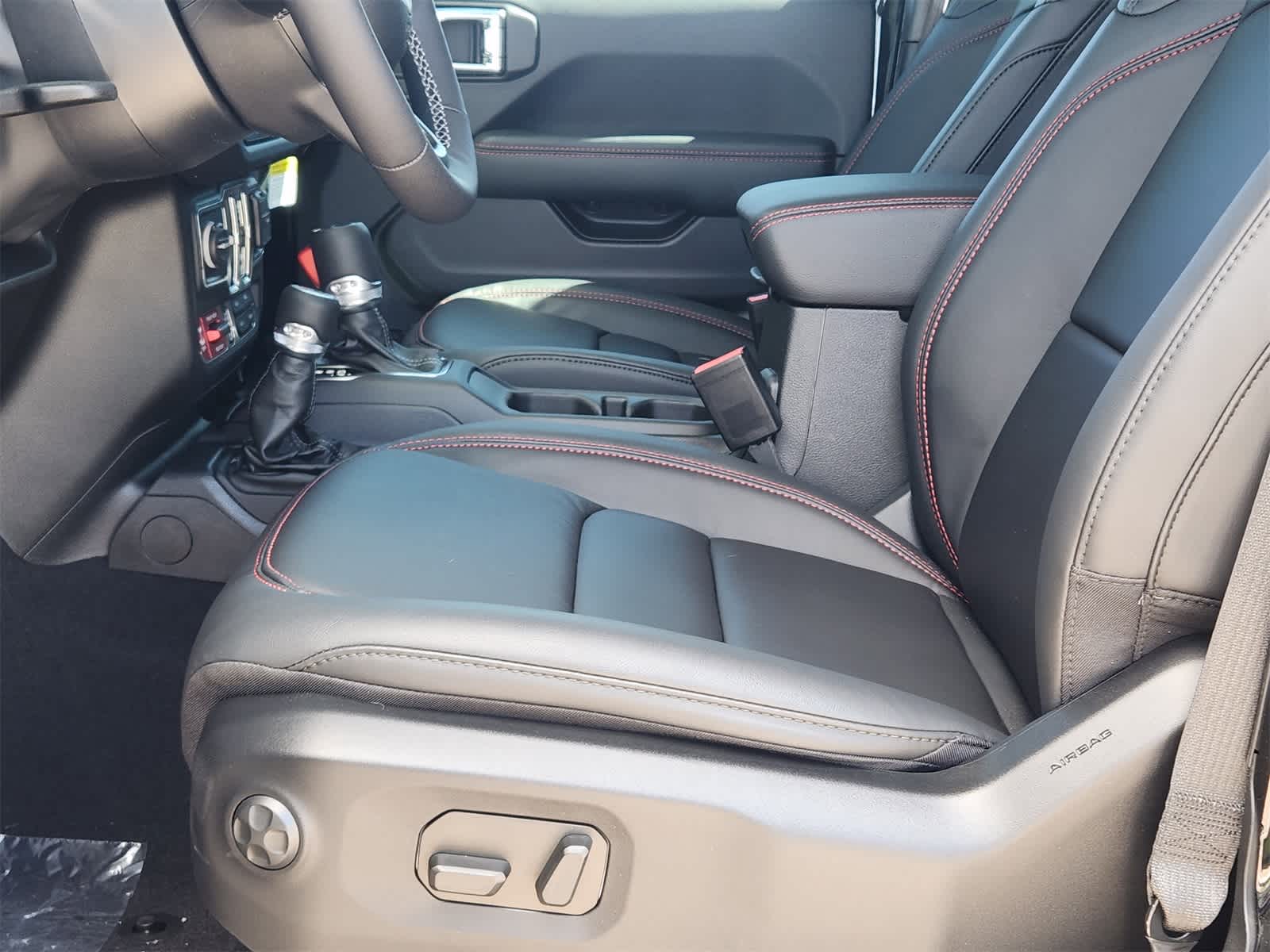 Thumbnail: 2025 Jeep Gladiator - 12