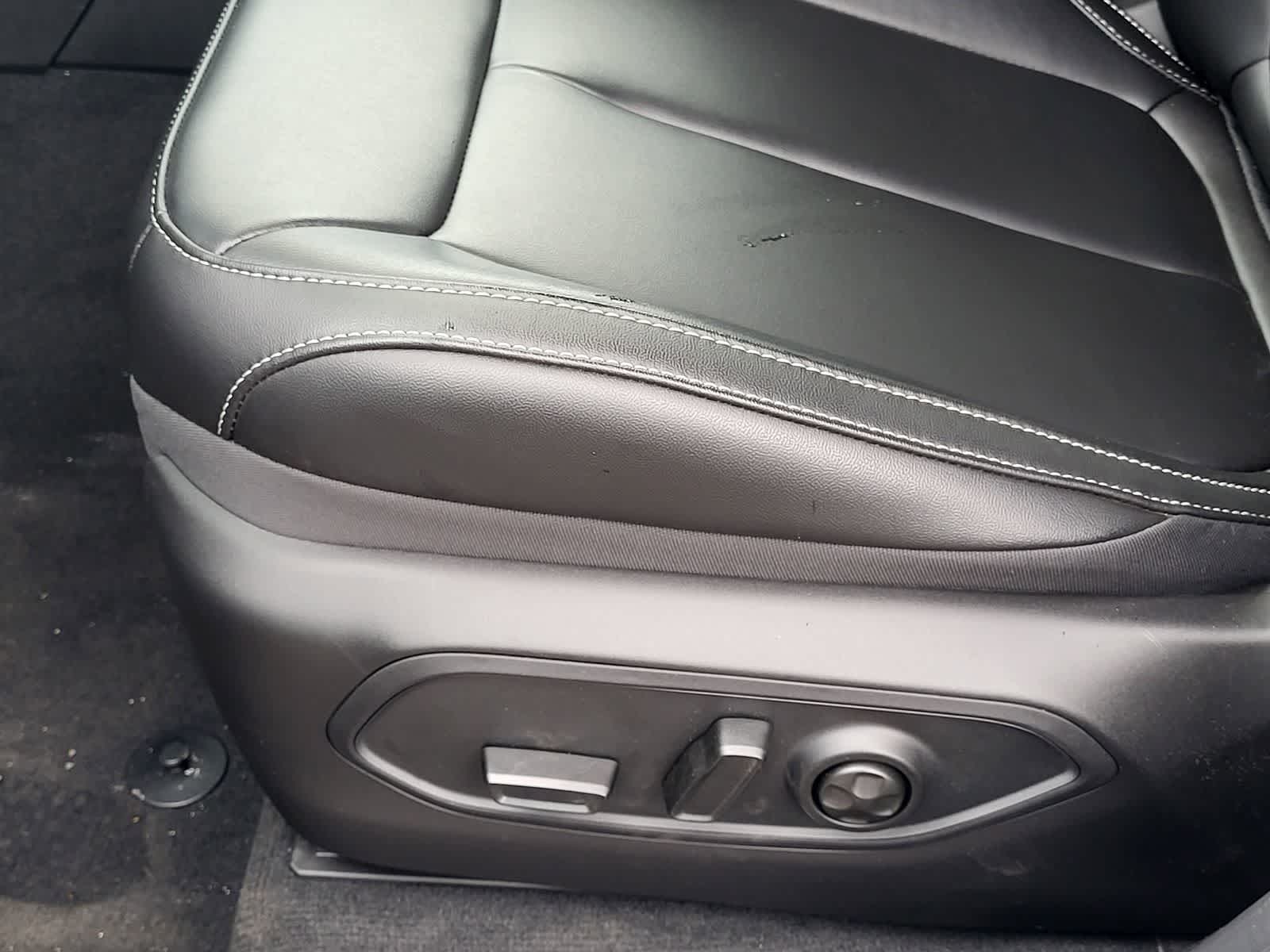 Thumbnail: 2026 Jeep Grand Cherokee L - 9