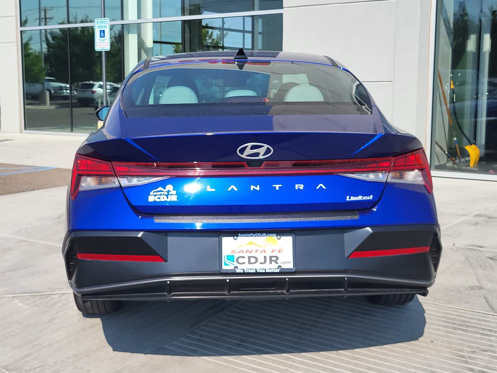 2025 Hyundai Elantra Limited - Photo 6