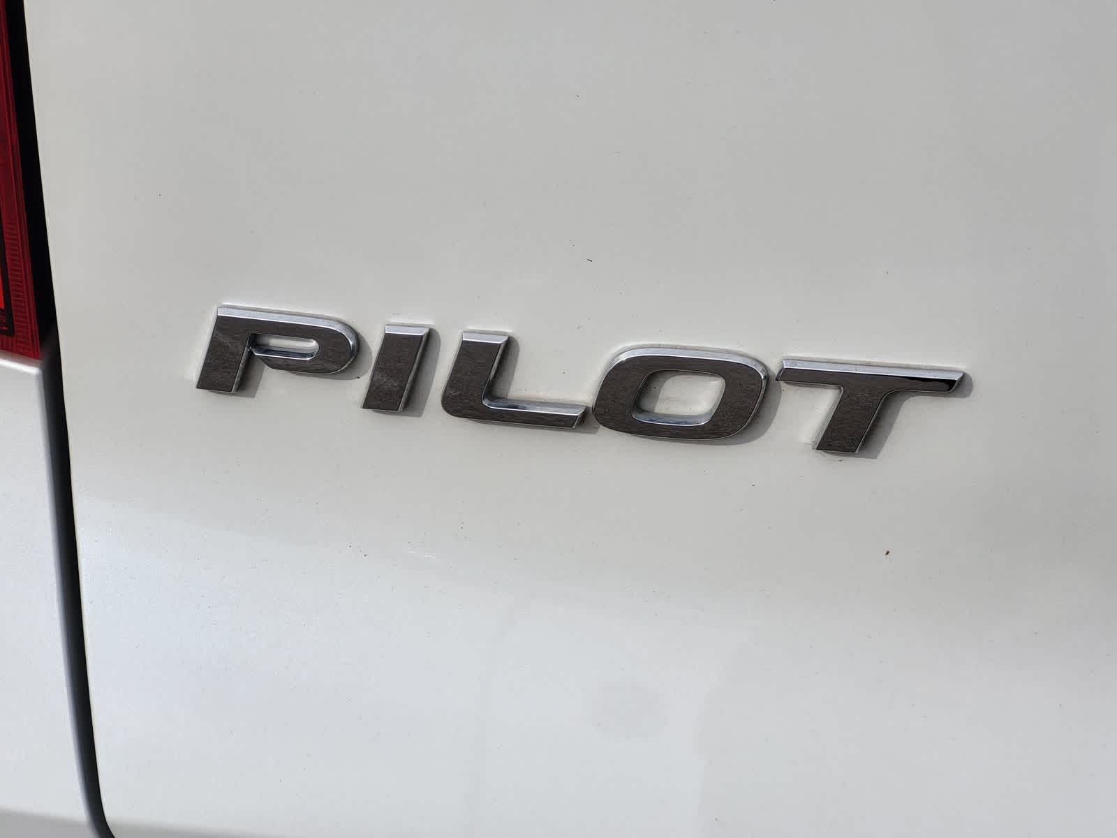 Thumbnail: 2018 Honda Pilot - 12