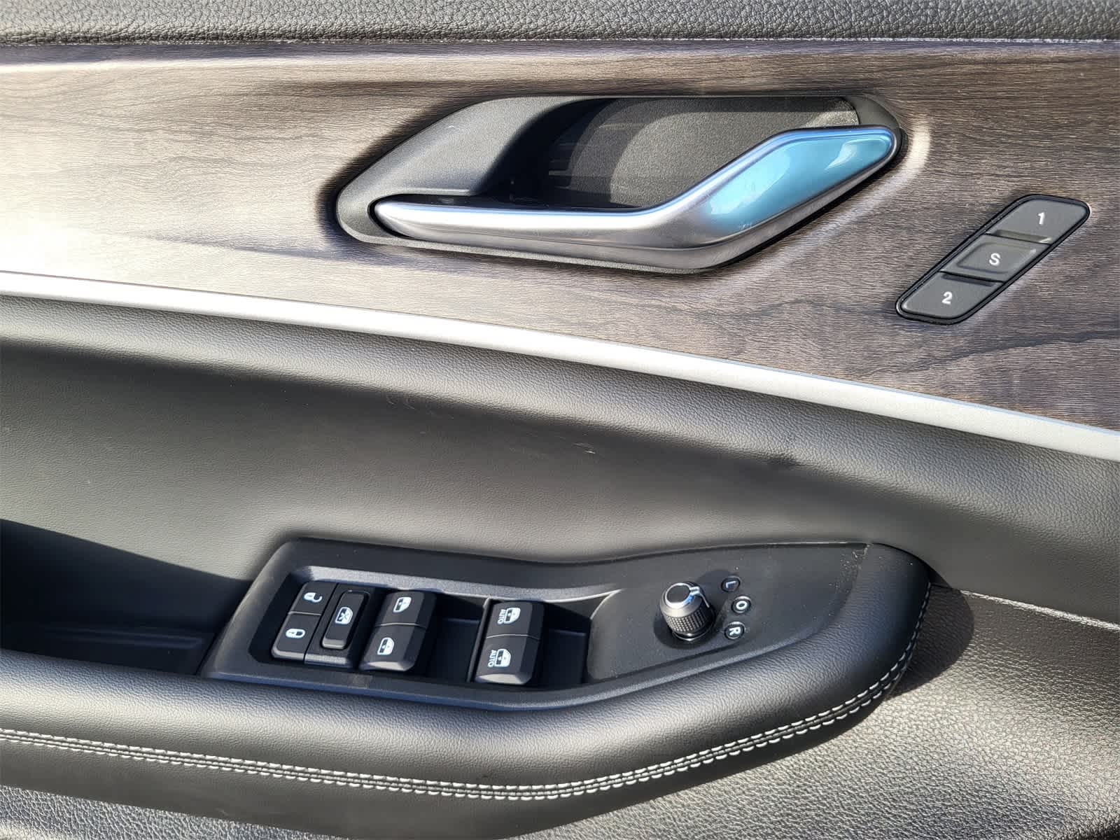 Thumbnail: 2025 Jeep Grand Cherokee L - 17