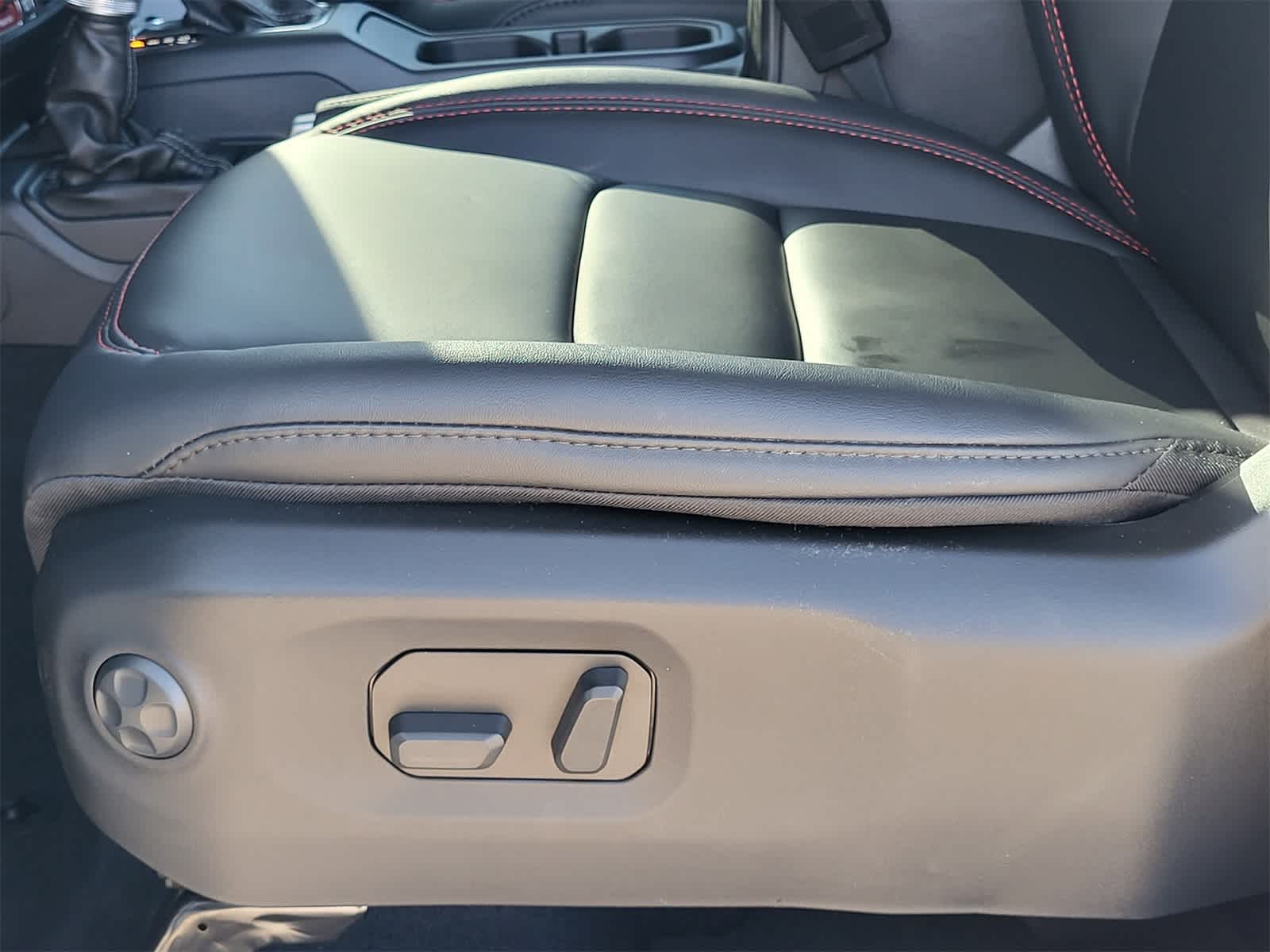 Thumbnail: 2025 Jeep Gladiator - 16