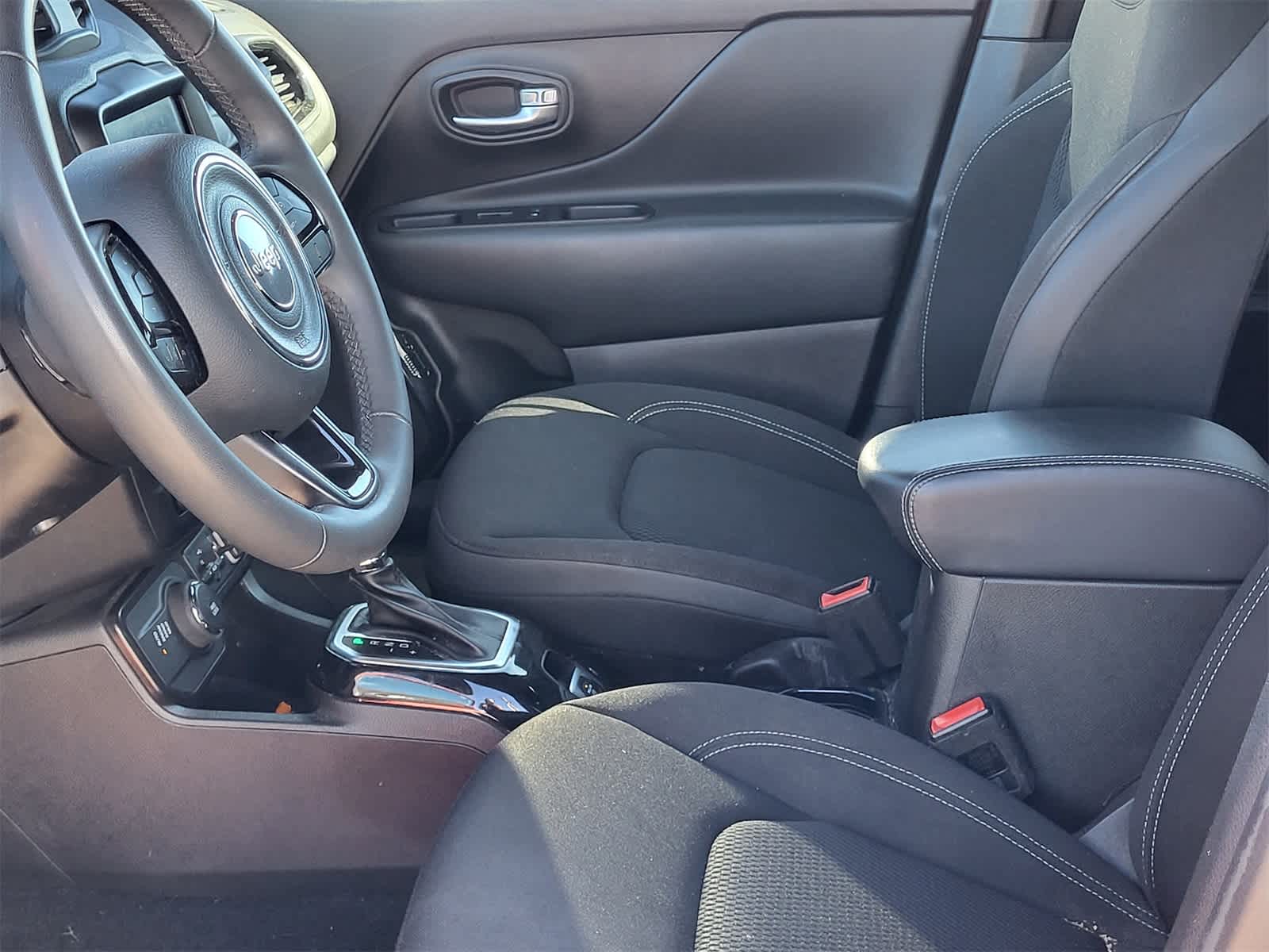 Thumbnail: 2022 Jeep Renegade - 26