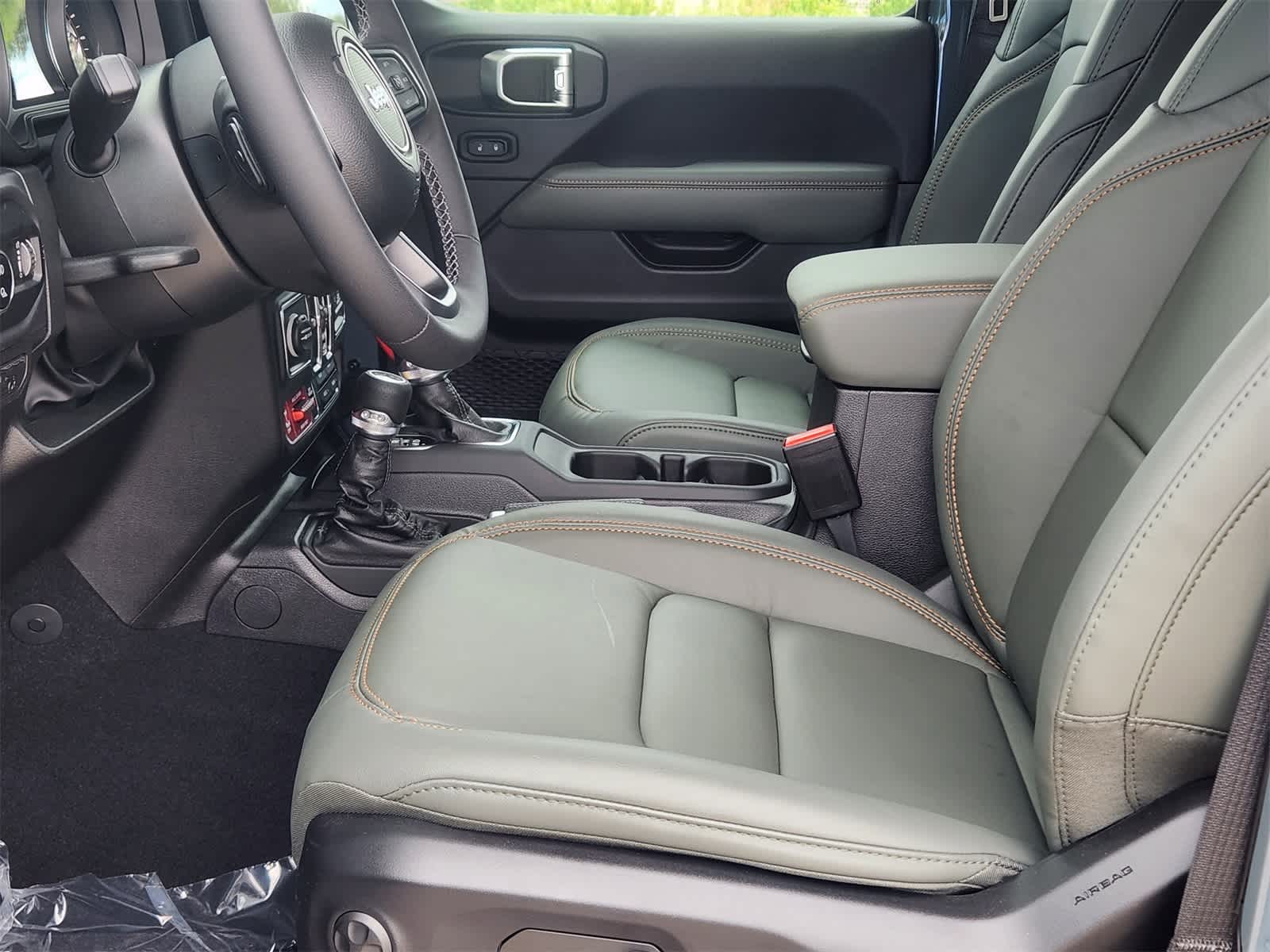 Thumbnail: 2025 Jeep Gladiator - 12