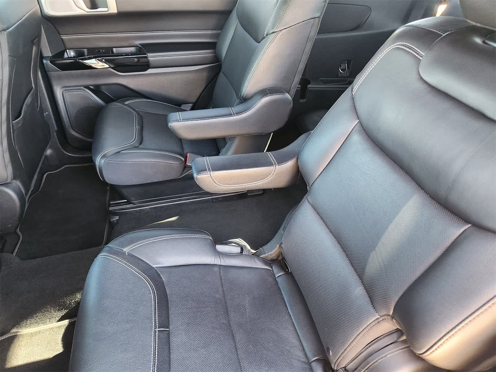 Thumbnail: 2022 Ford Explorer - 28